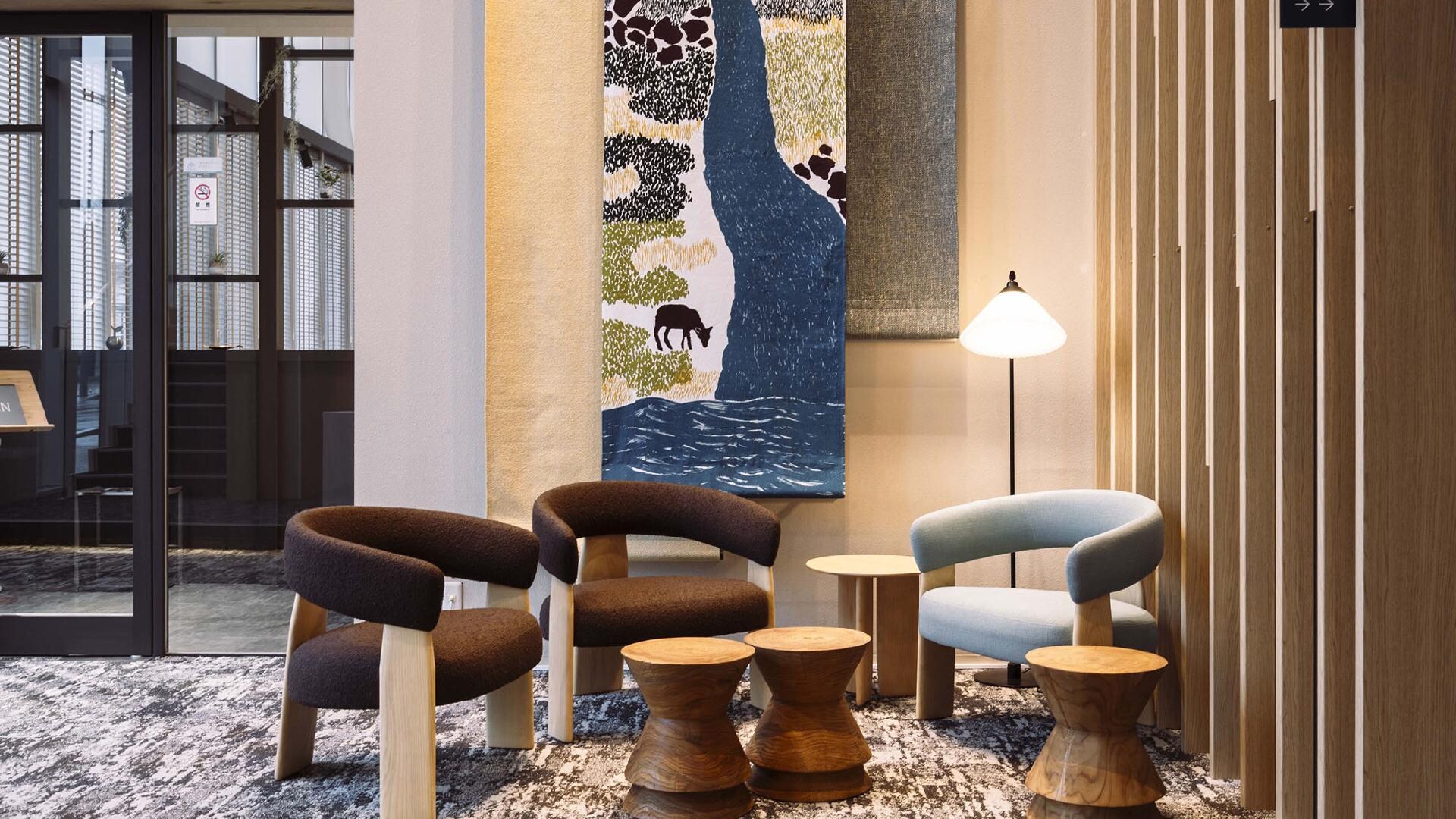 [Lobby] The lobby incorporates motifs related to Tokachi and a natural color palette.