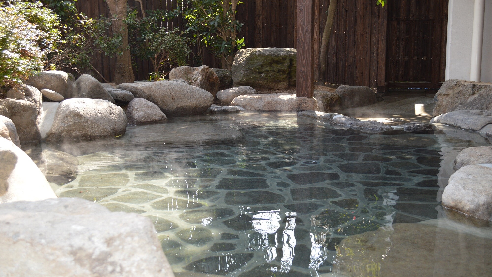 Open-air bath