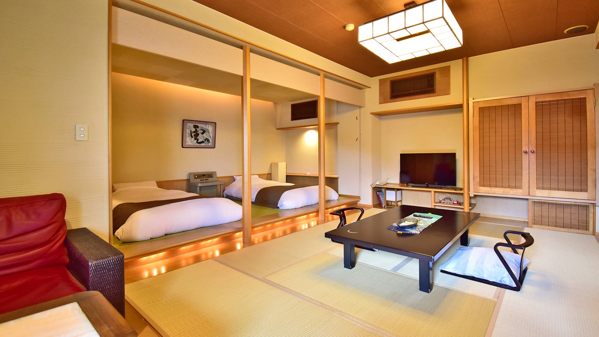 [Midori-KAWASEMI-] Seaside open-air bath room with twin low beds
