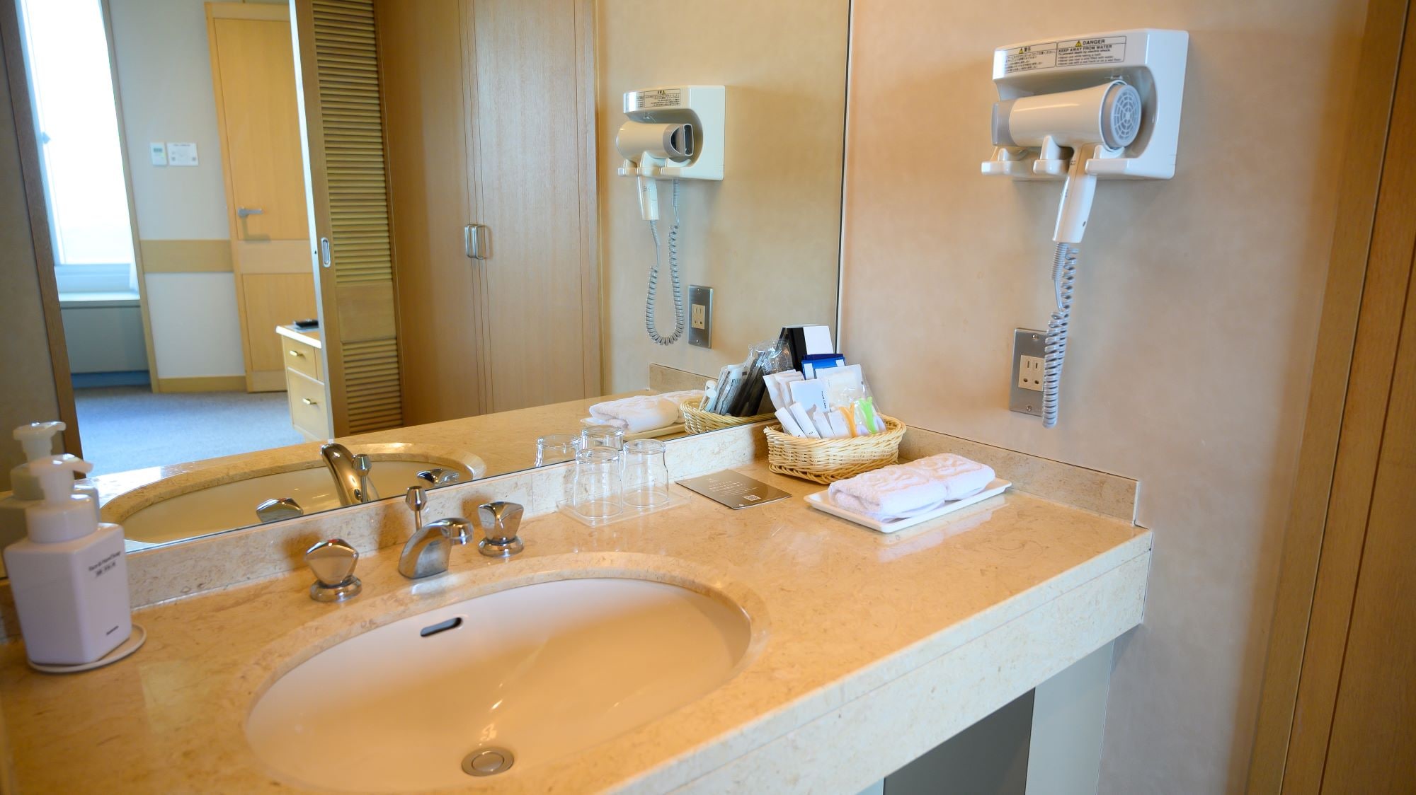 Lantai 3 hingga 11: Kamar Suite