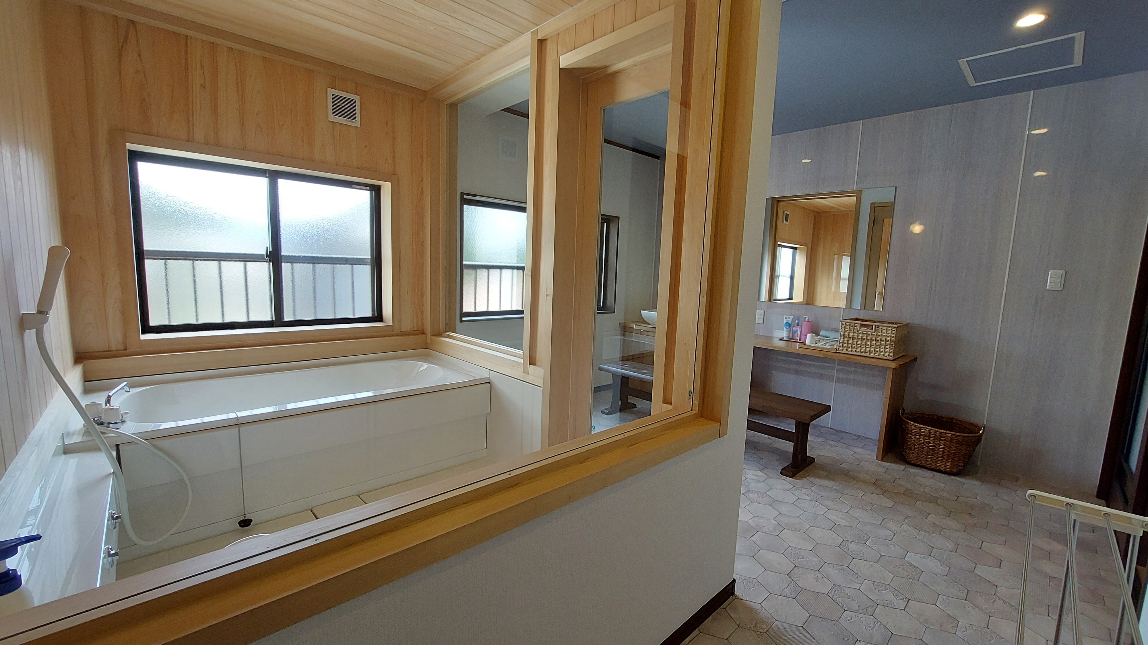 Hagoromo 100% natural hot spring bathroom
