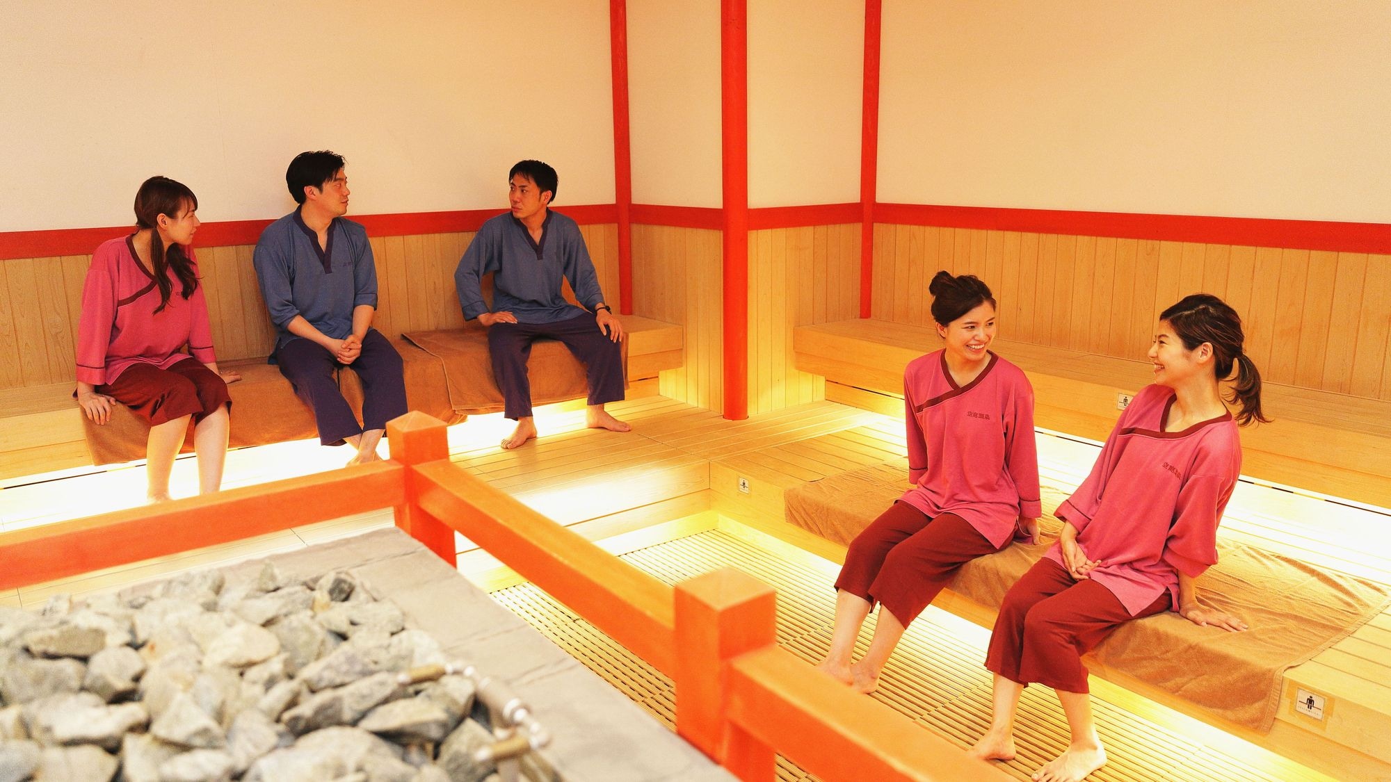 Solaniwa Onsen *A hot spring theme park directly connected to JR Bentencho Station