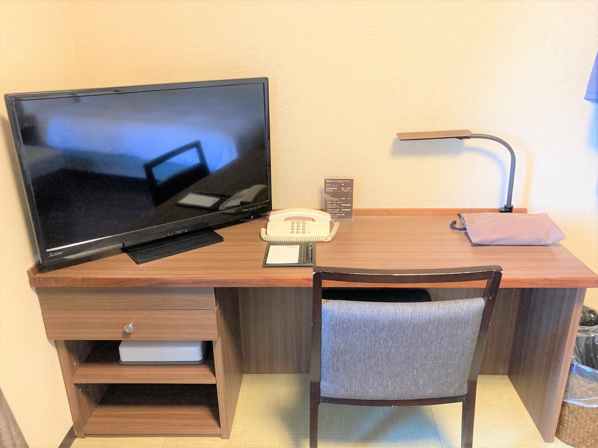[สิ่งอำนวยความสะดวกในห้องพัก] ห้องควีนไซส์พร้อมโต๊ะทำงาน