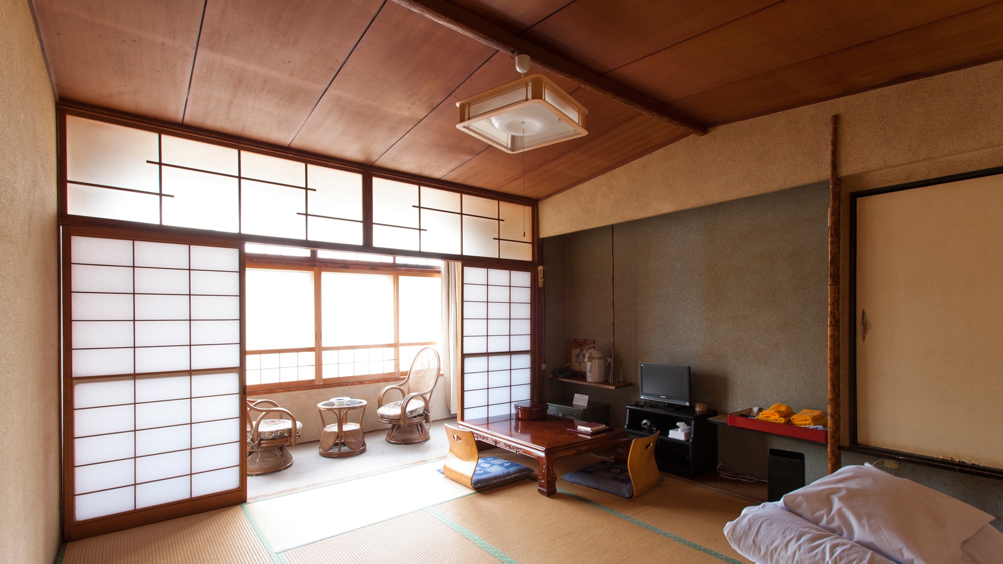 * [Main building] Japanese-style room 6 tatami mats (example)