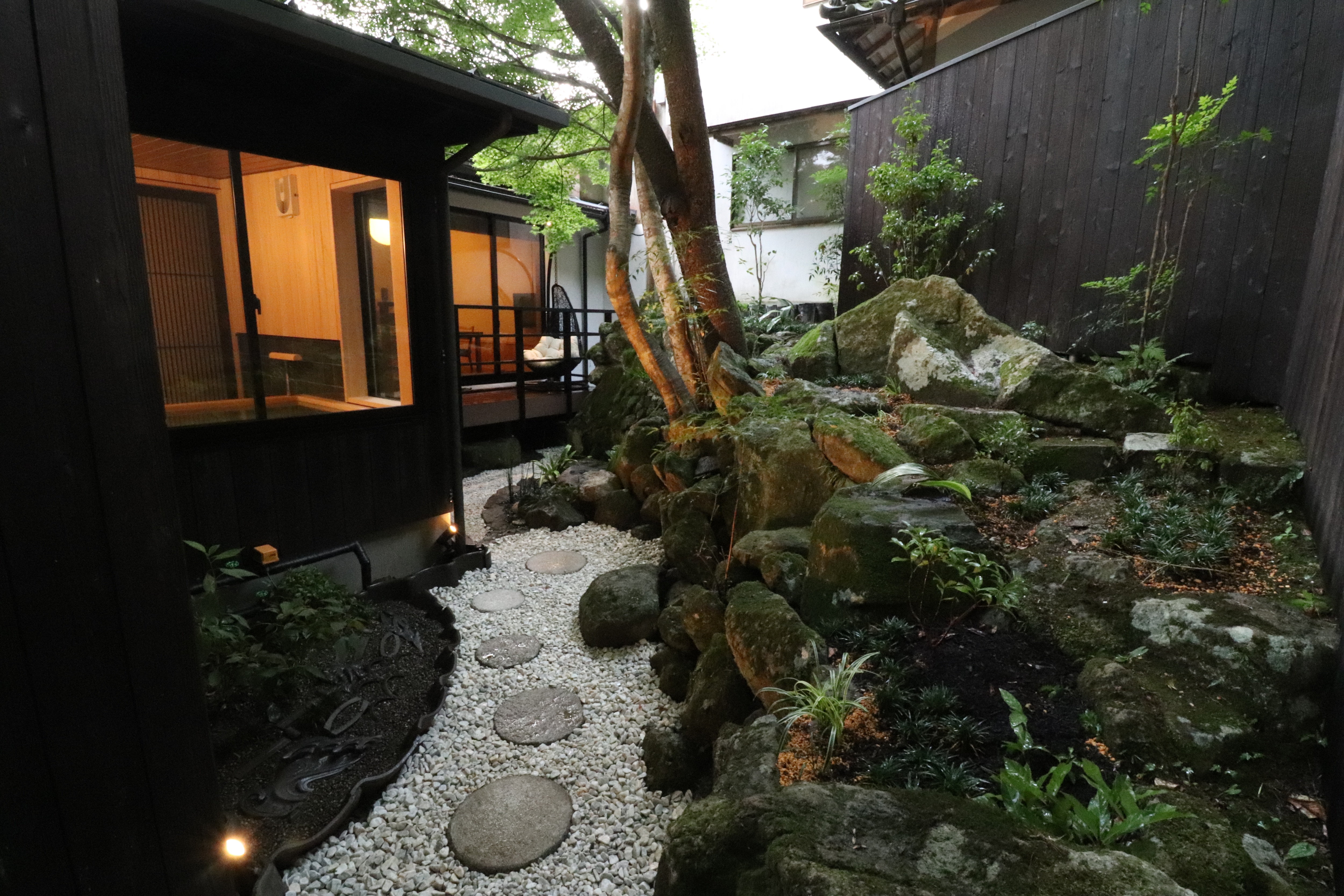 Renovated in July 2024 ◆ Tsubakikan -Yamagumo- ◆ It has a courtyard and you can also access the open-air bath.