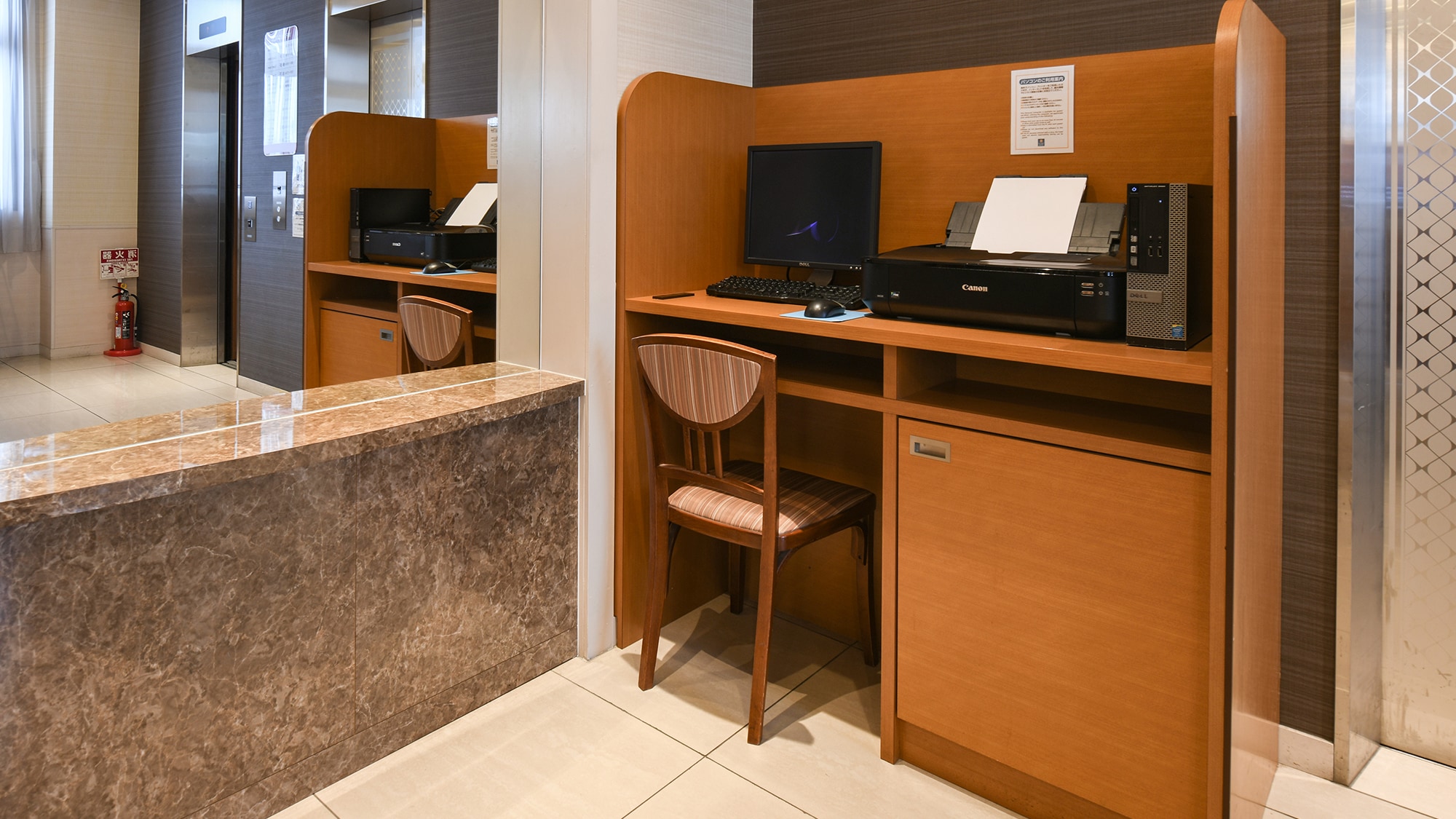 列印及上網均免費。