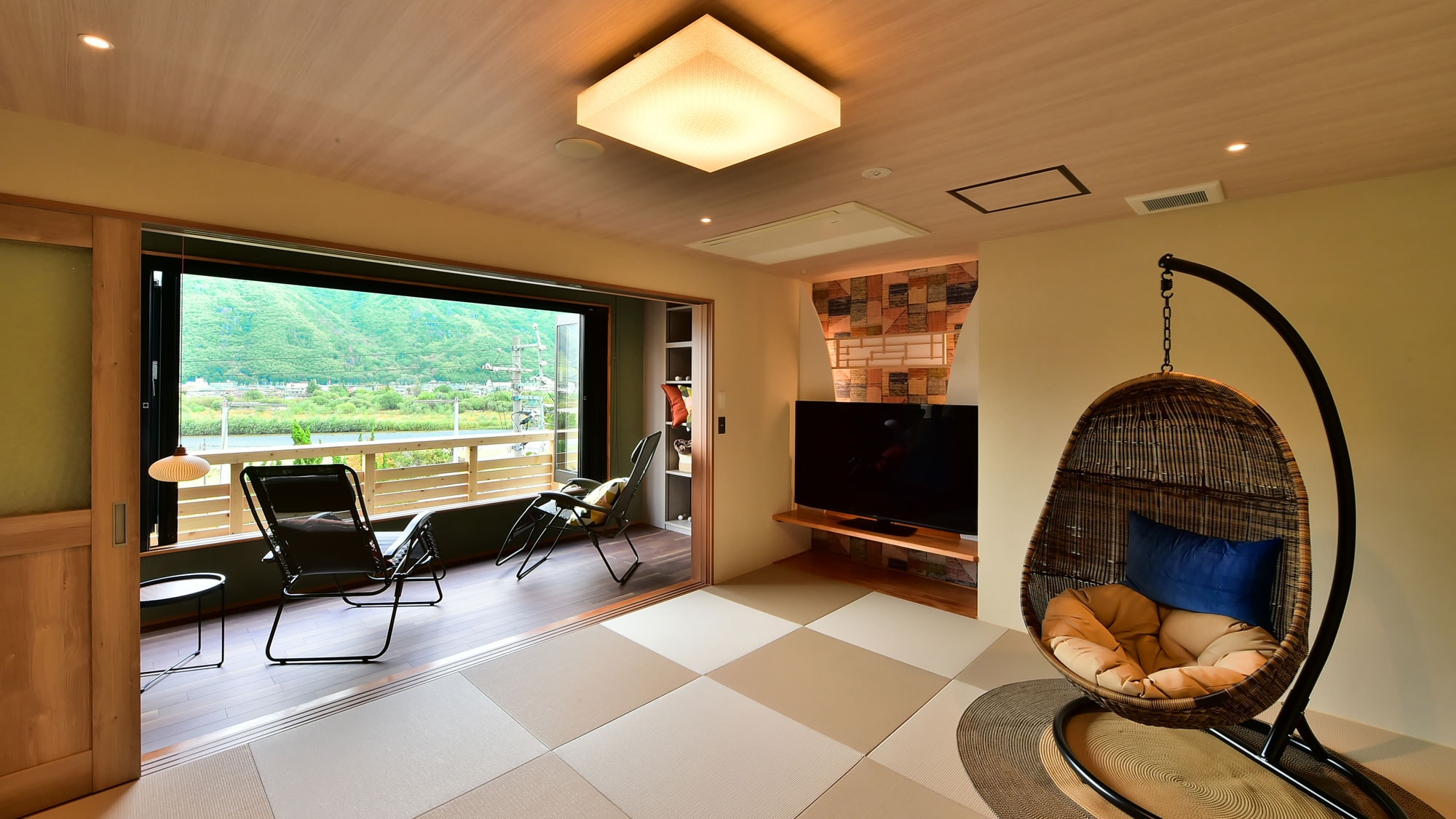 Phòng đặc biệt “Tsukikaze Retreat”: Quang cảnh sông Chikuma từ phòng và ban công