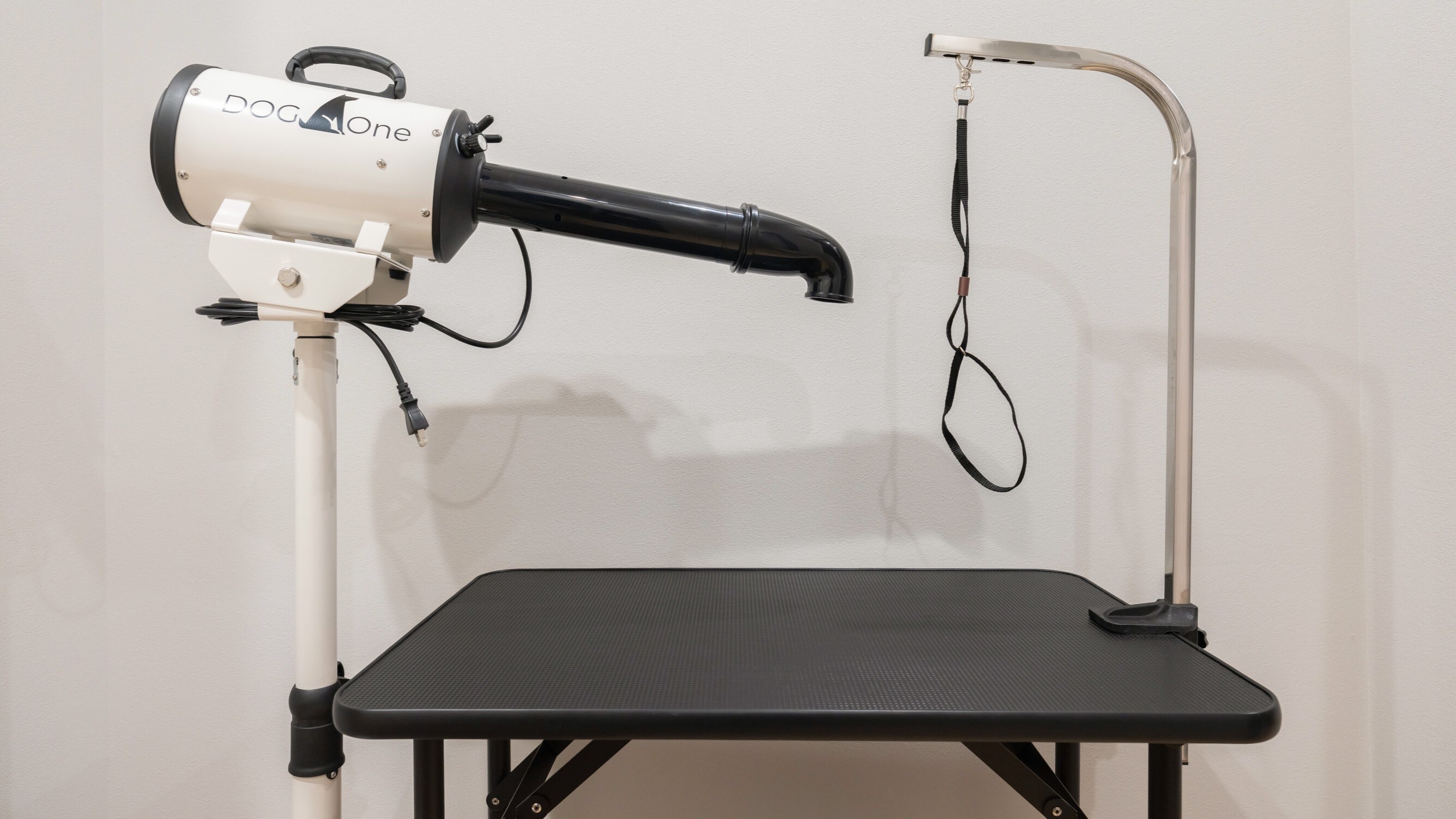 Pet dryer and grooming table