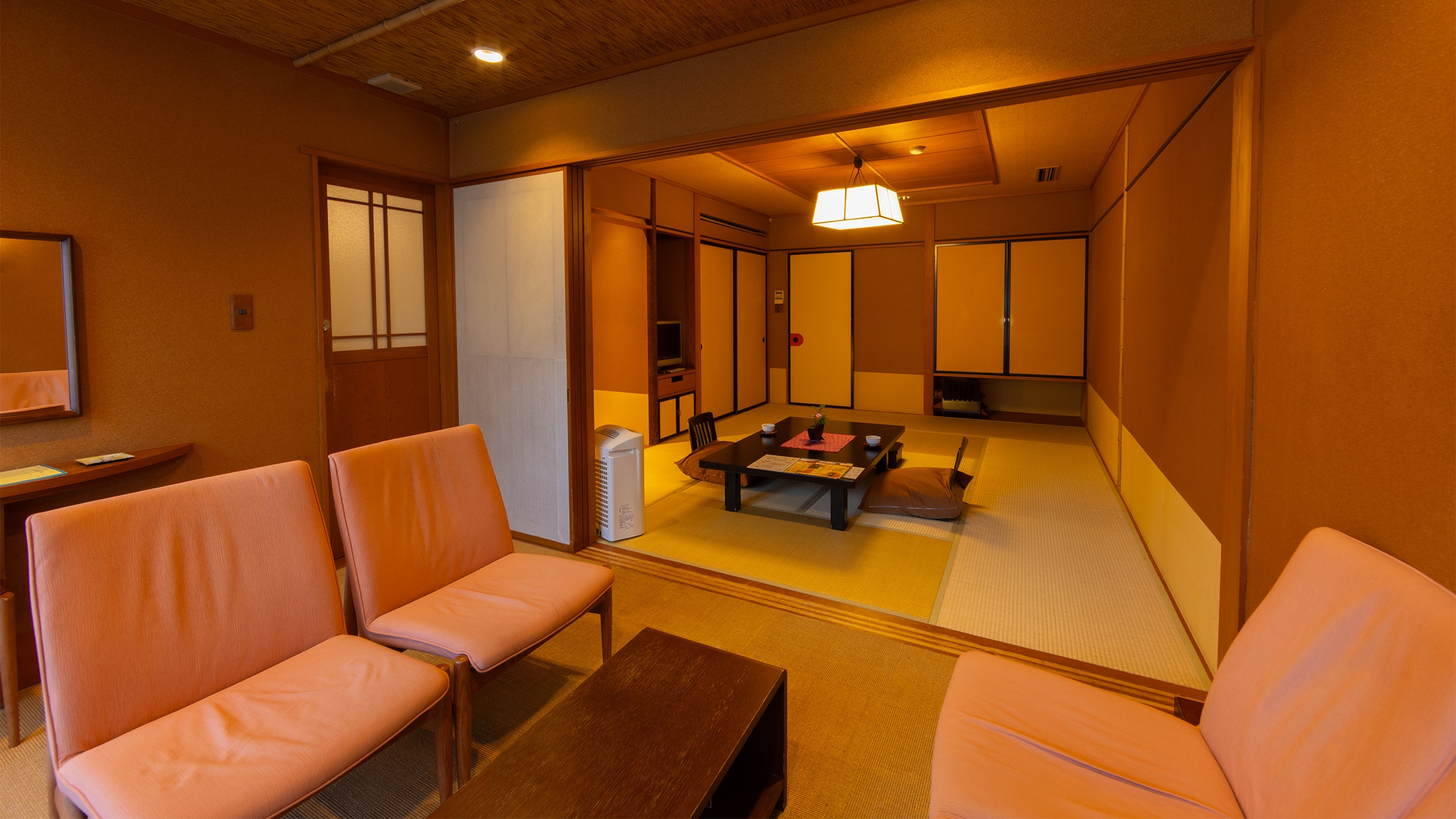 <Directly flowing from the source> Guest room with semi-open-air bath [Asagiiro] [Konpekiiro] 10 tatami mats + 6 tatami mats
