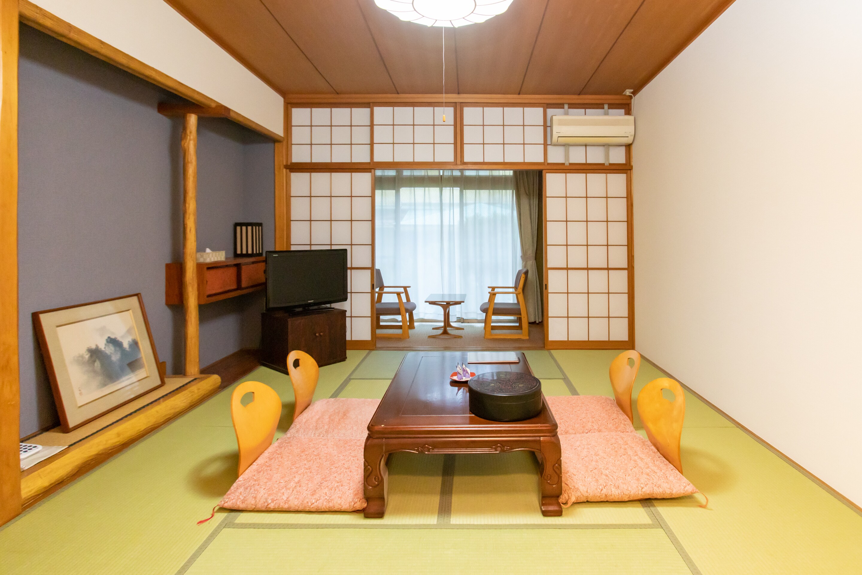 [Non-smoking] Japanese-style room for 1-4 people (no bath)