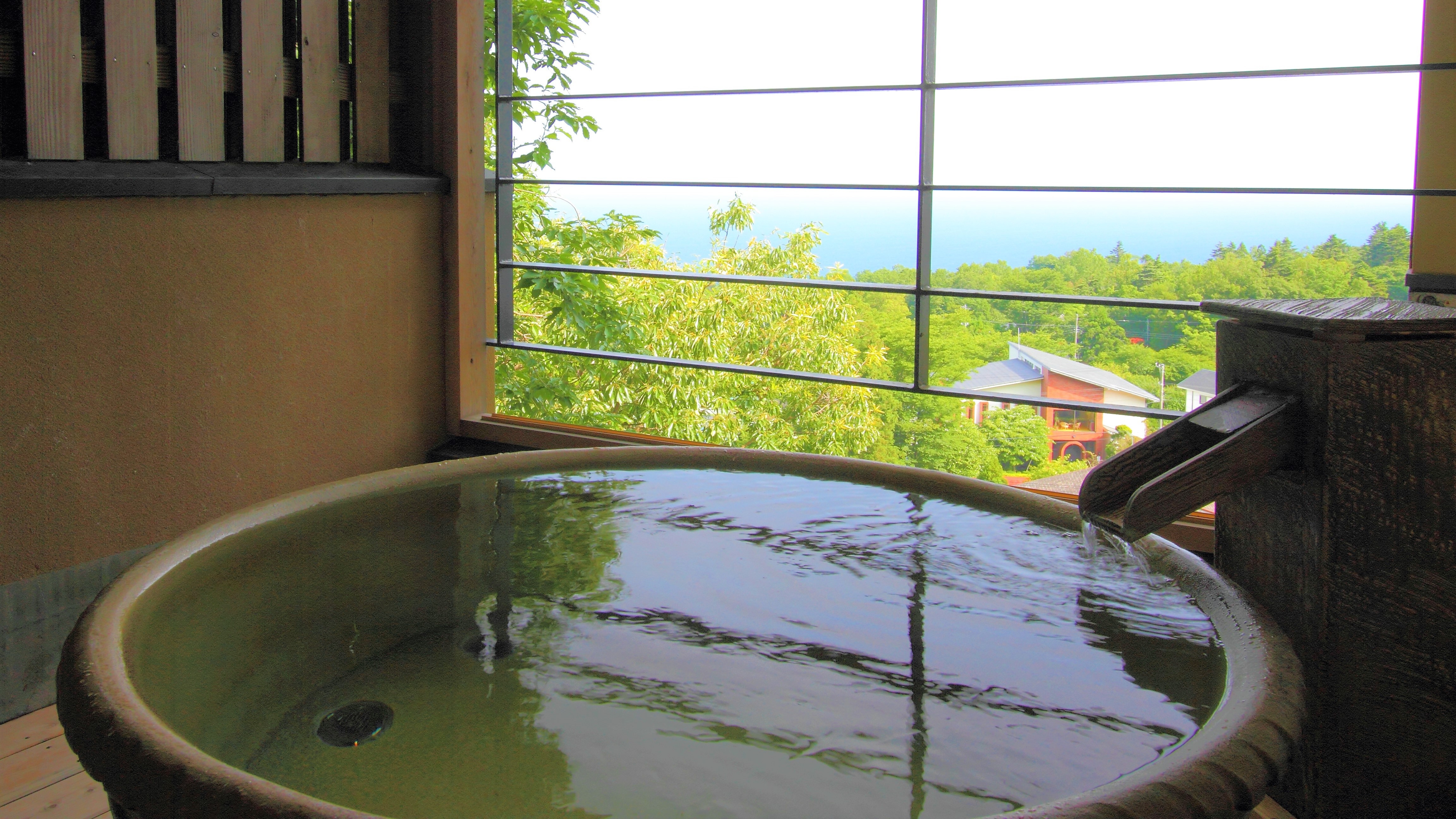 Guest room hot spring open-air bath [mandarin orange room]