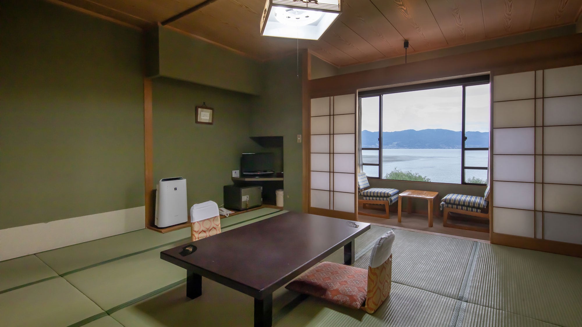 [Lake Suwa panoramic view ◇ Lake side] The view of Lake Suwa from the window is spectacular.