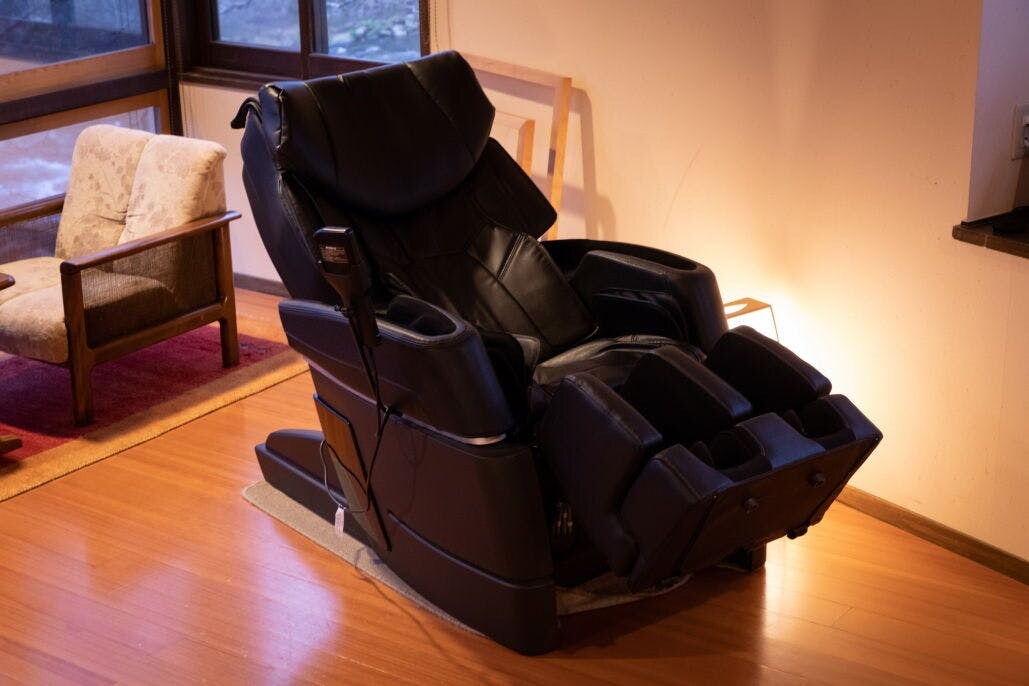 Japanese modern Western-style room with massage chair