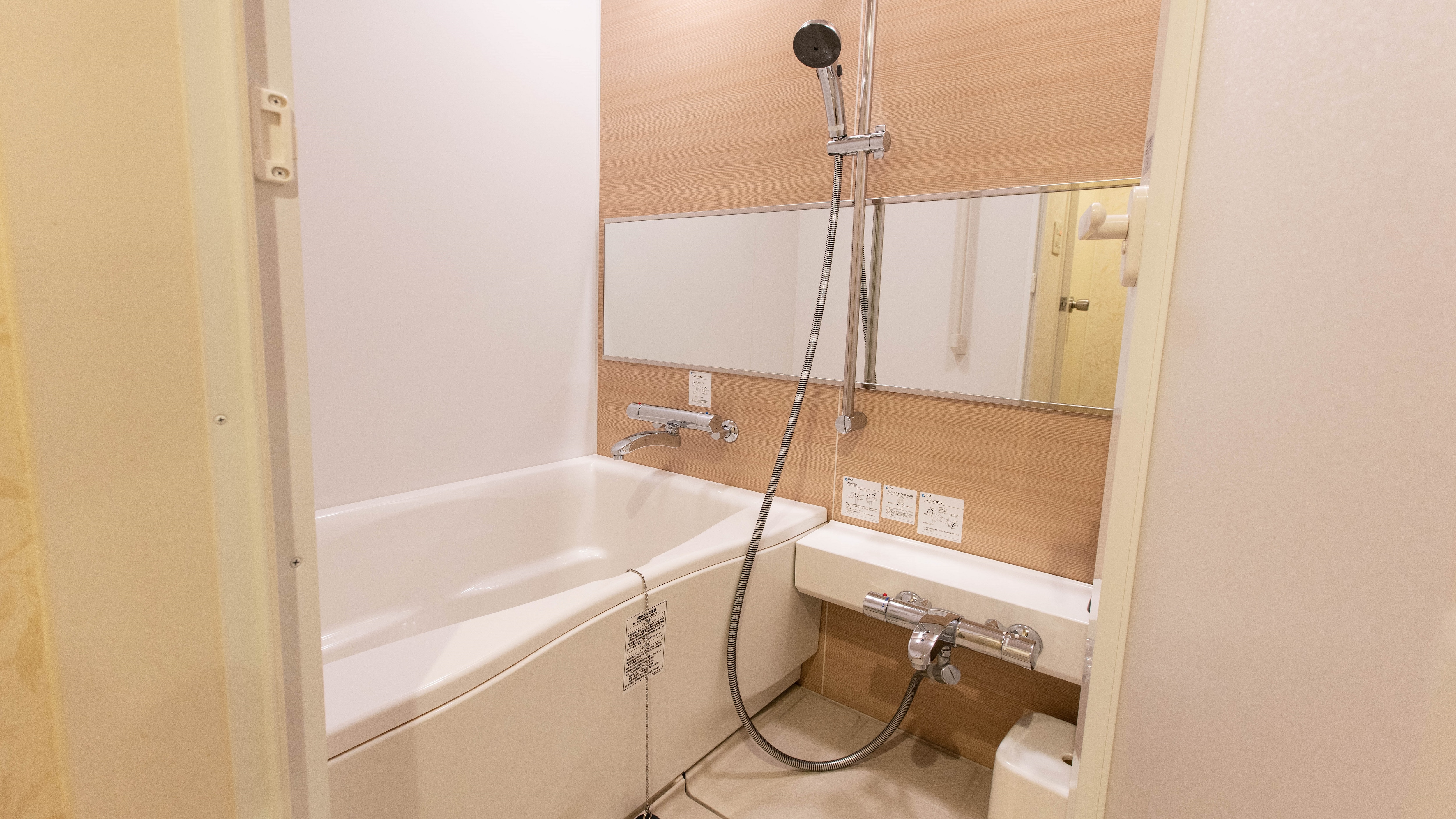[Contoh kamar mandi di kamar bebas asap rokok]