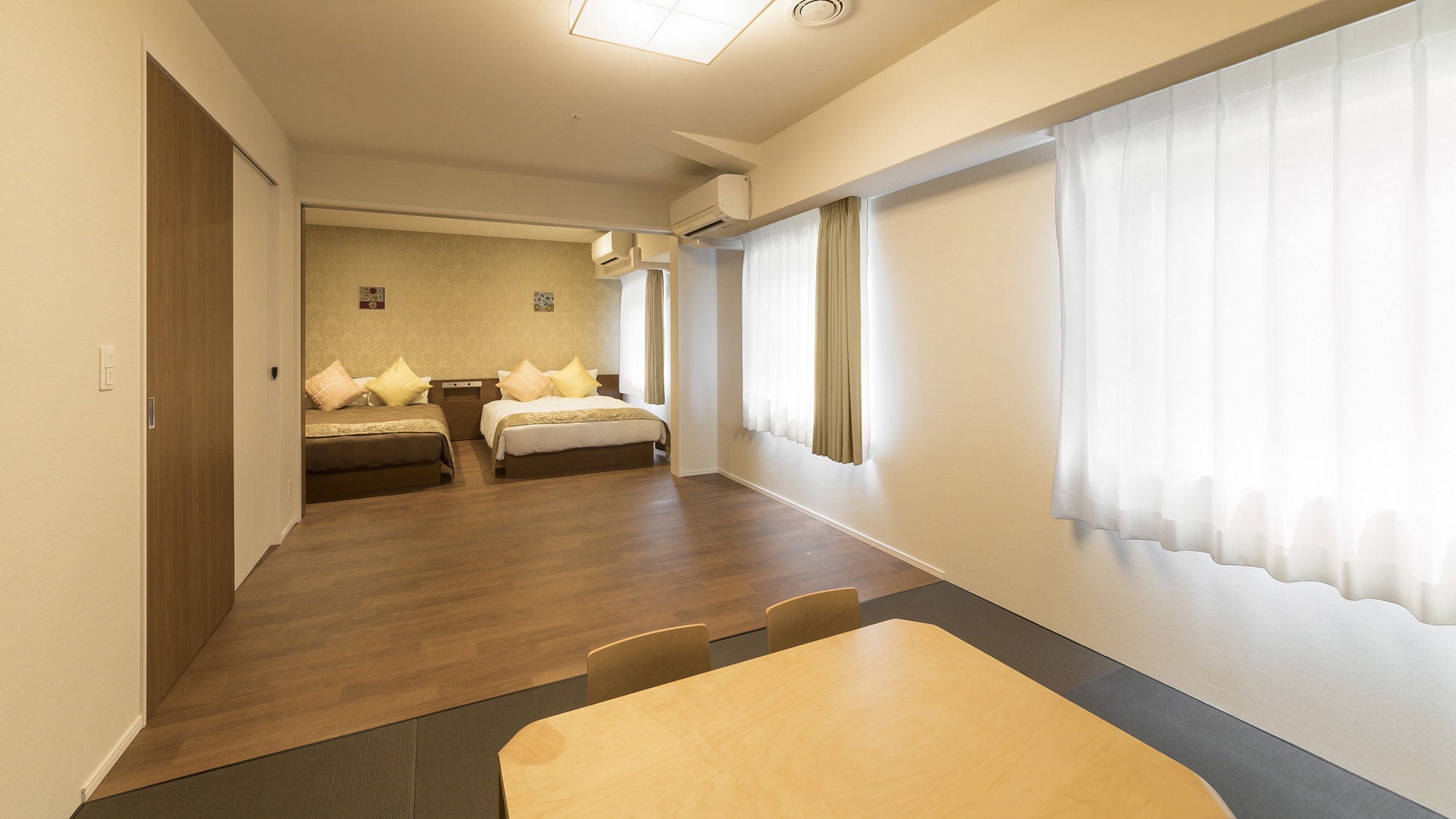Kamar deluxe bergaya Jepang-Barat 40,5m2/3~6 orang/2 tempat tidur ganda