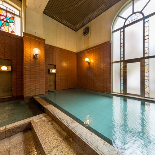 Chinita no Yu has an oriental atmosphere with stained glass.