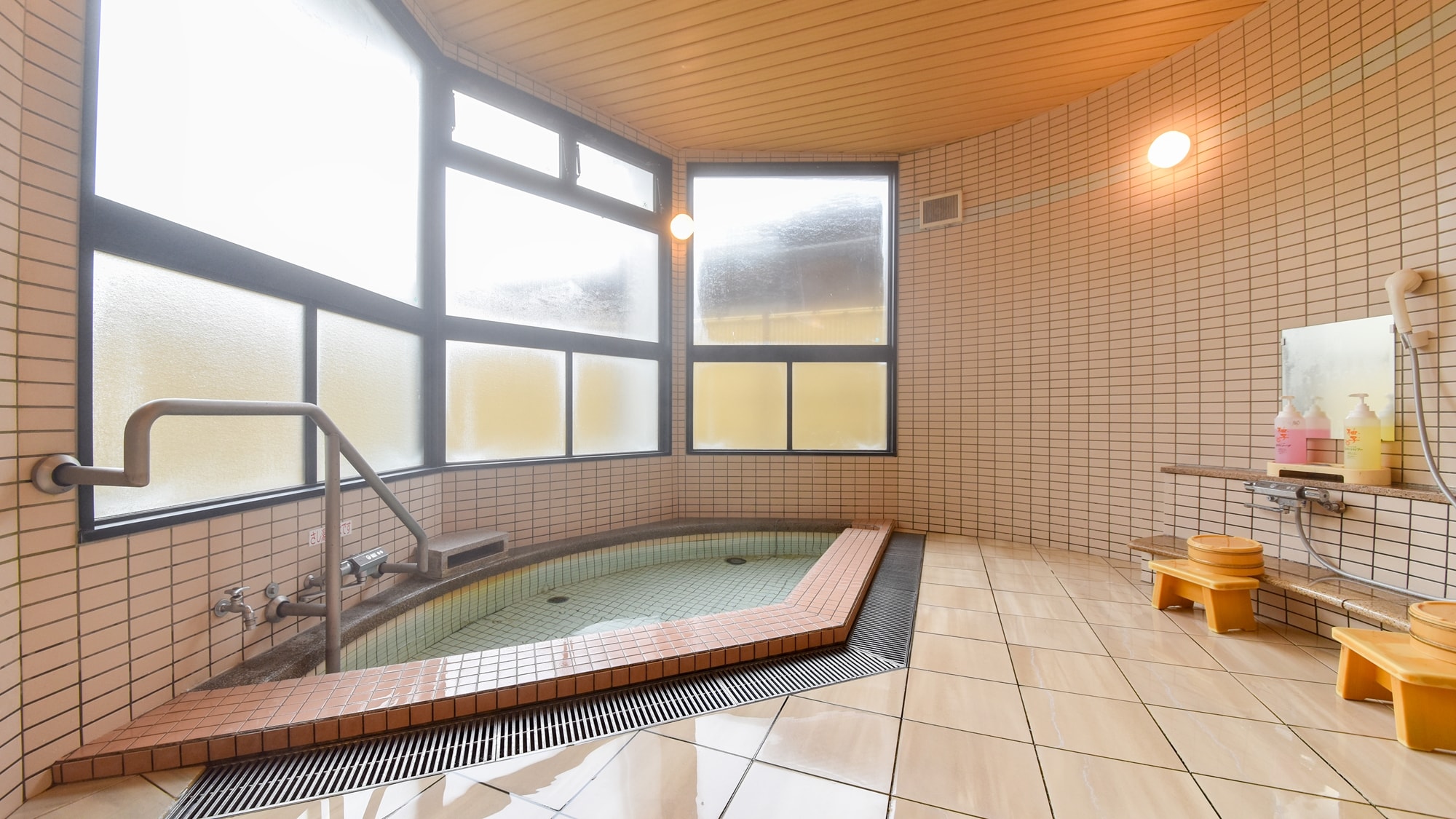 *Private family baths are also available. (¥1550 including tax / 60 minutes *Reservations can be made by phone from the day before use)