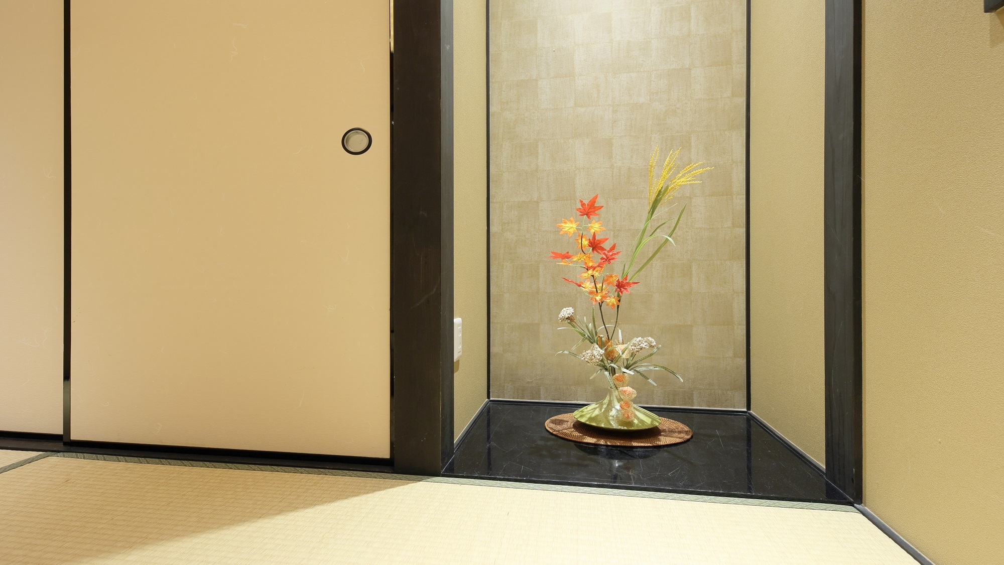 Lantai 2 (barat) ruang tamu (bunga segar)