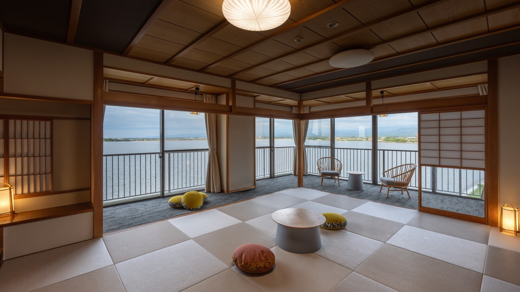 ■ [Lakeside Corner Room] 2024 Modern Japanese-style Room <18 tatami mats>