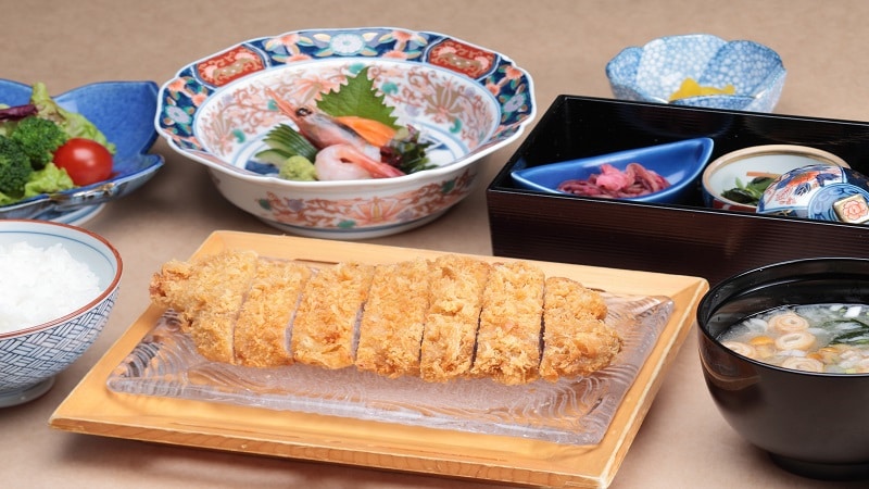 ★ Supper ★ "Makkari pork katsuretsu set meal" 160g of Makkari herb pork is used ♪