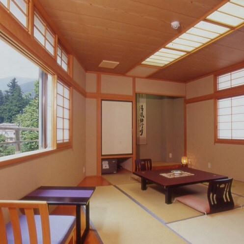 Japanese-style room 10 tatami mats valley side 4