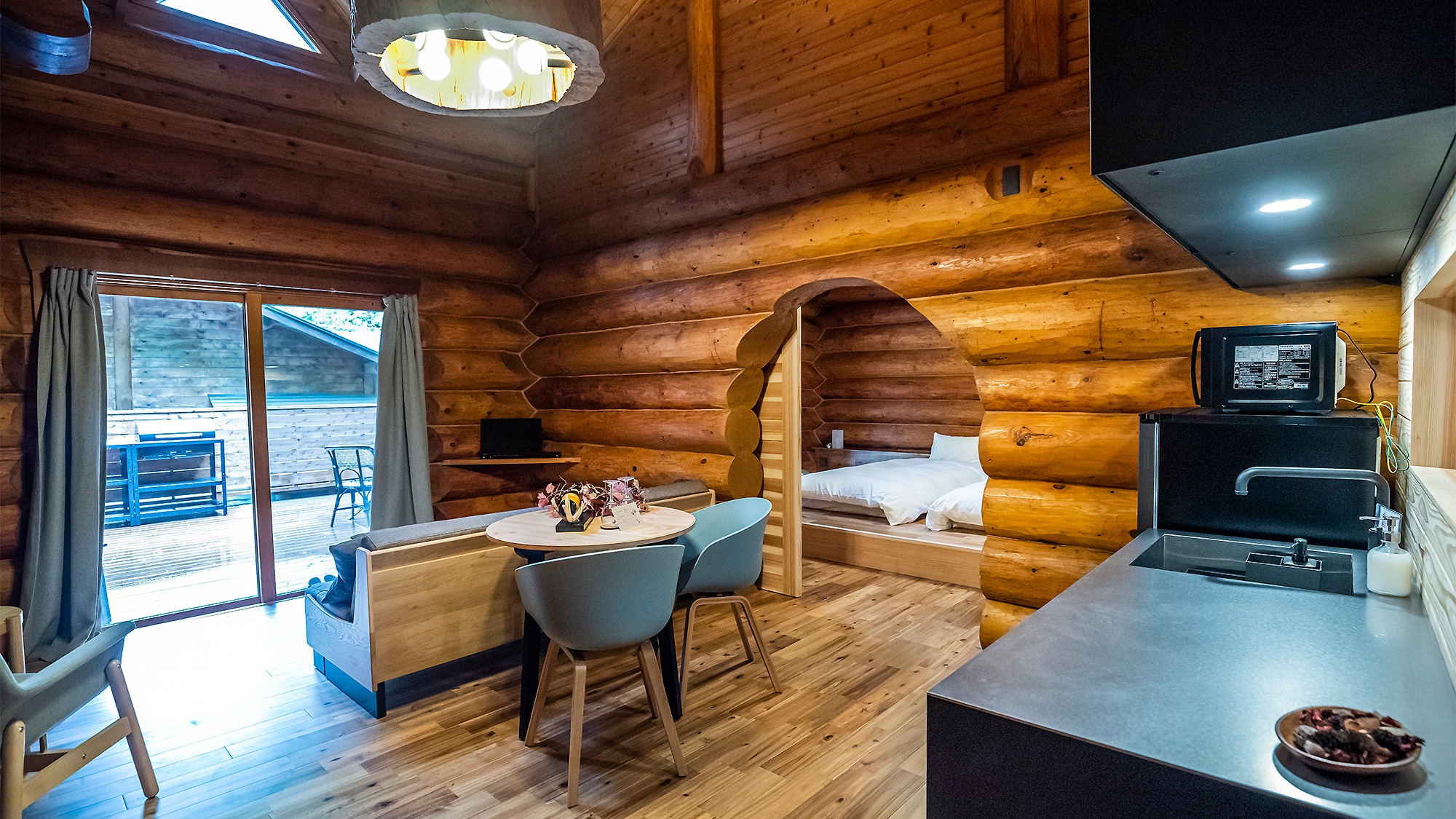 [Log house] Guest room with luxury open-air bath