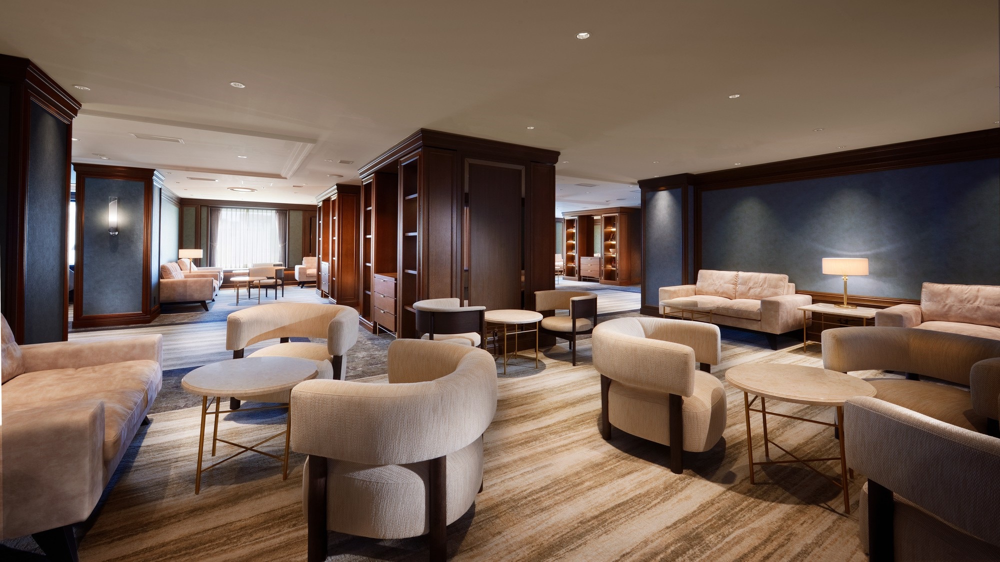 【六楼宾客休息室】您可以随时享用饮品。