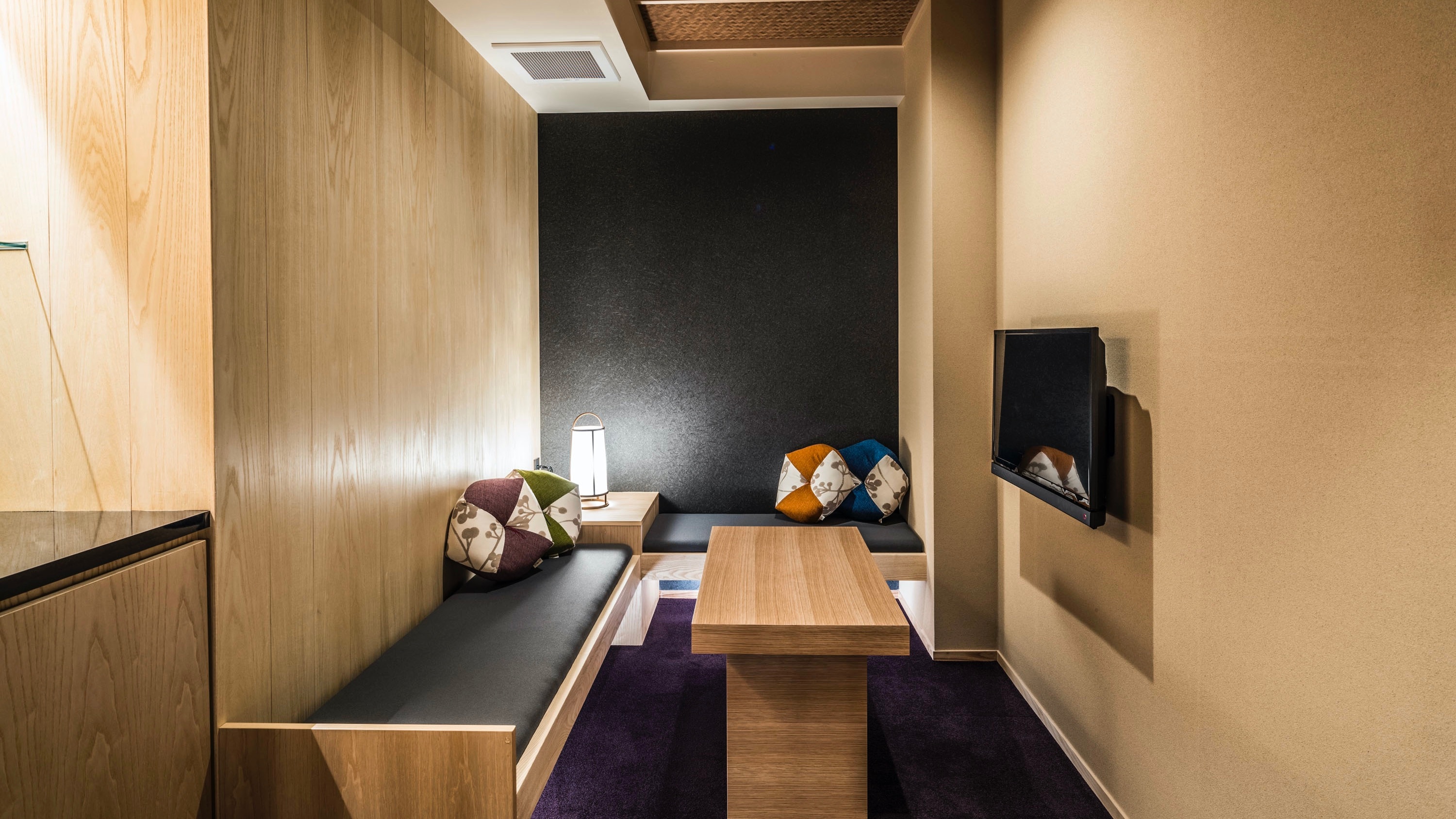 Deluxe King A Living space