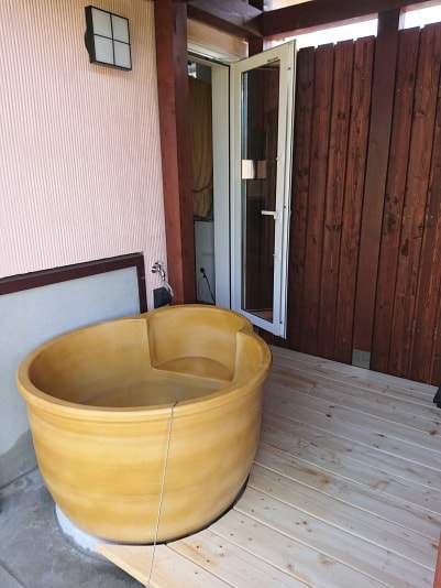 Ceramic bath (Cosmos building)