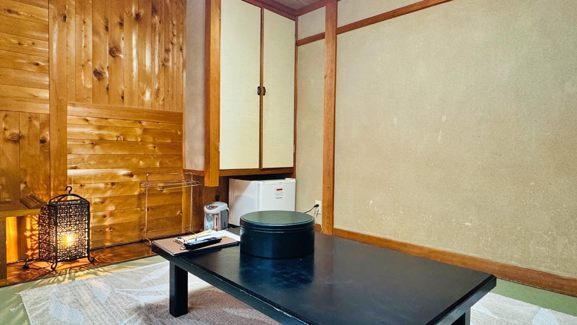 Japanese-style room (6 tatami mats)