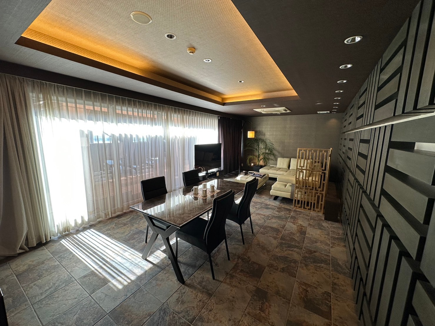 Presidential Room / Guest Room Example 803