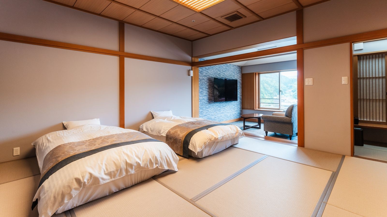 Top floor guest room [Japanese-style room, 12.5 tatami mats]