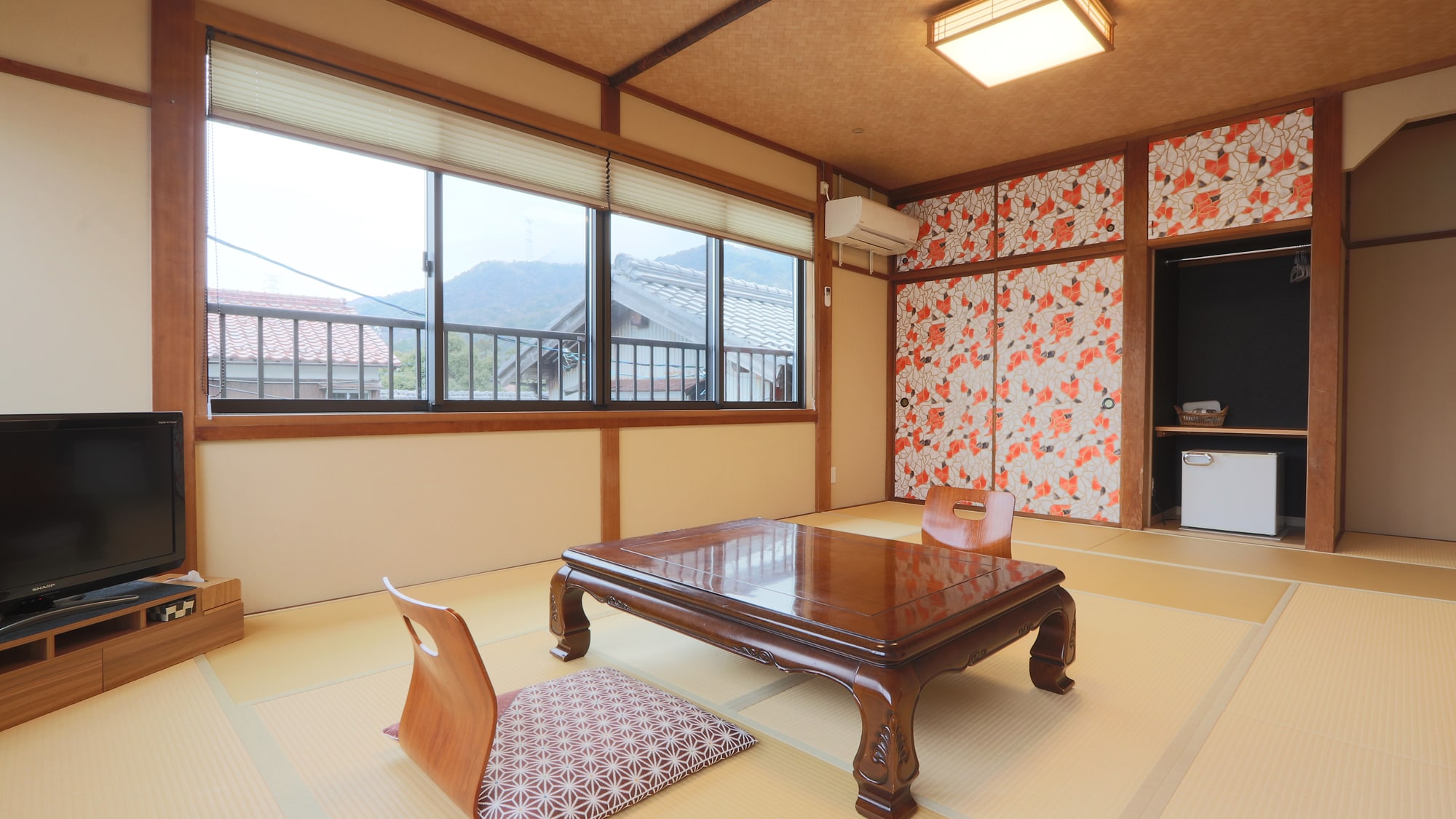 [Relaxing Japanese-style room with ocean views]