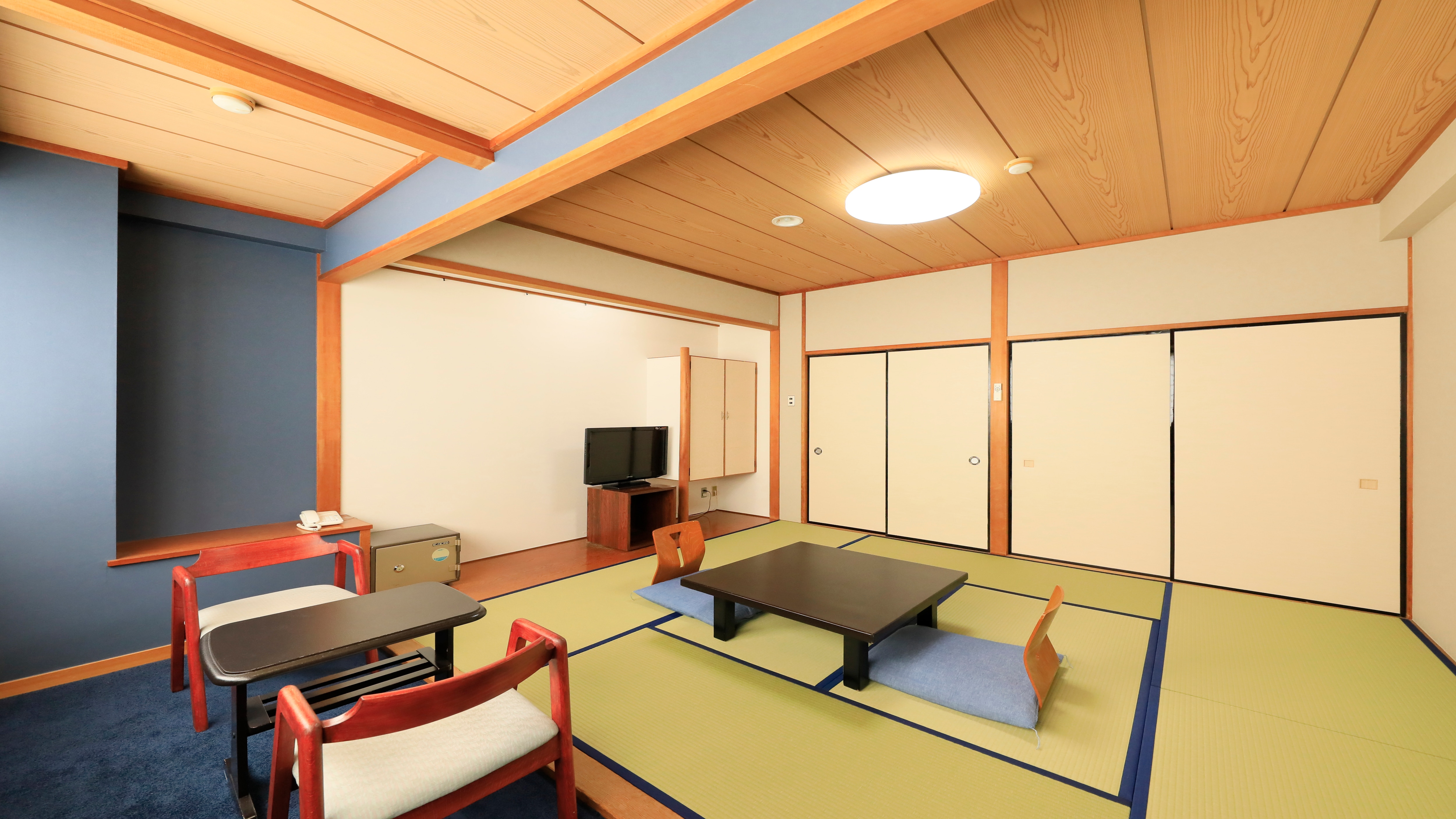 Japanese-style room (8 tatami mats)