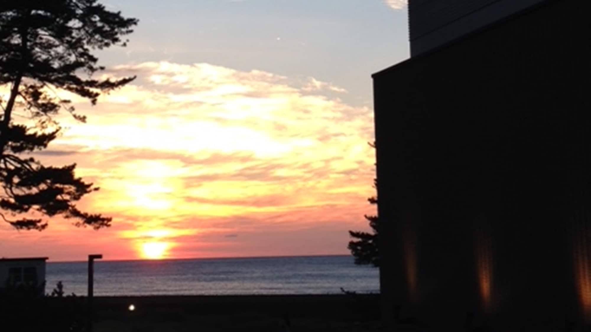 *Spend some relaxing time watching the sun set over the Sea of Japan...