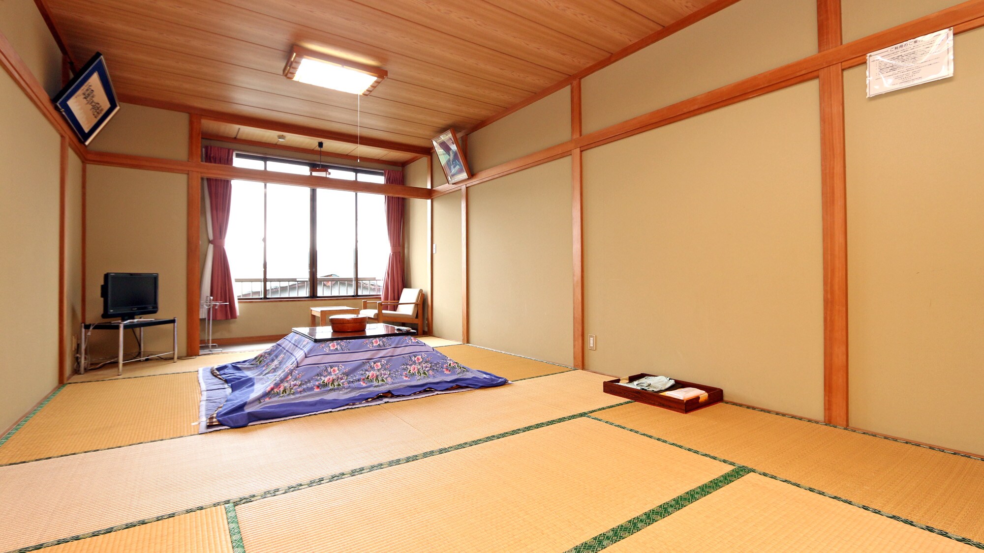 Japanese-style room with 14 tatami mats. Spacious room. Recommended for groups and families.