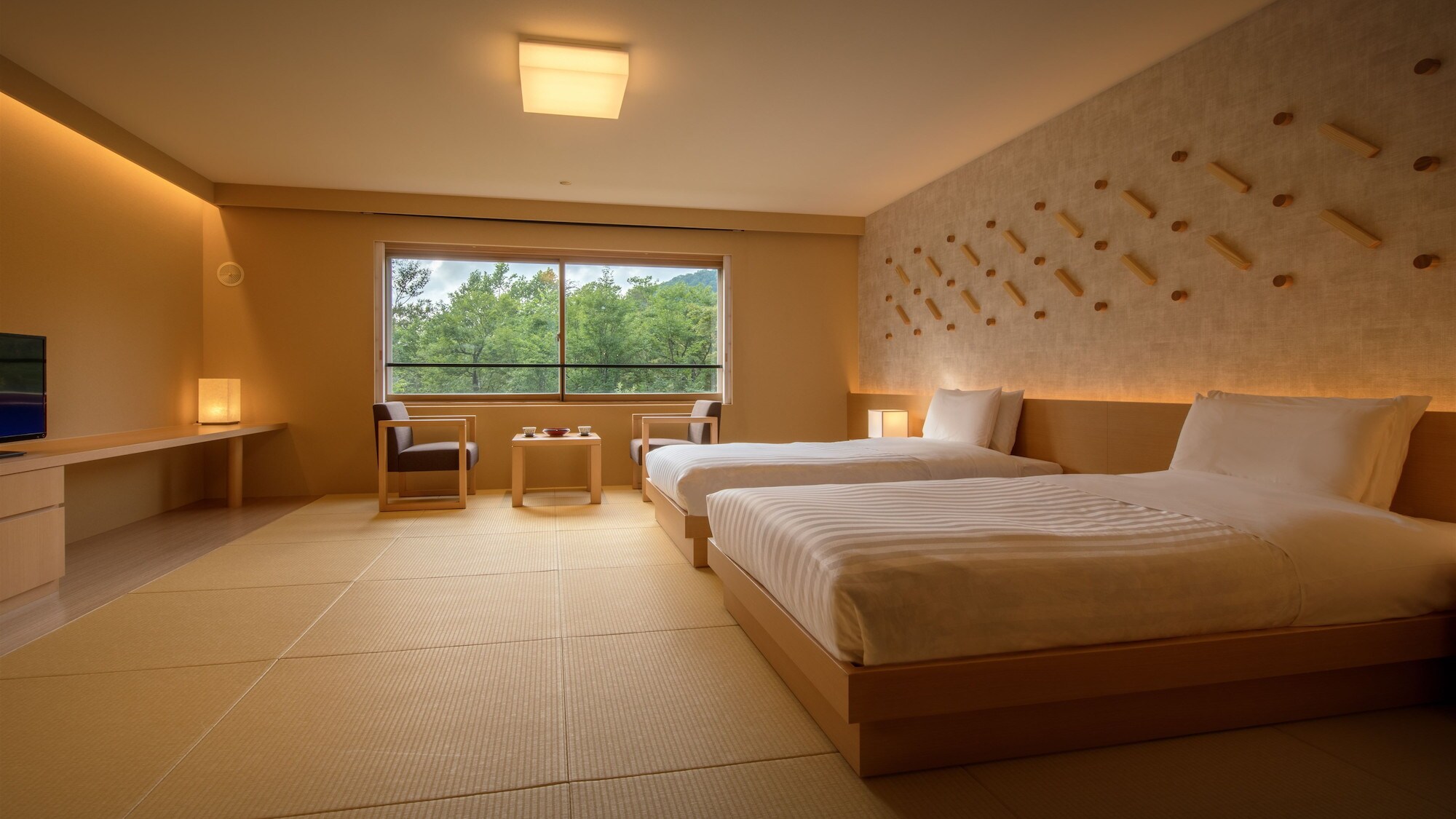 【翻新日式雙床房】木頭的溫暖讓室內舒適放鬆。
