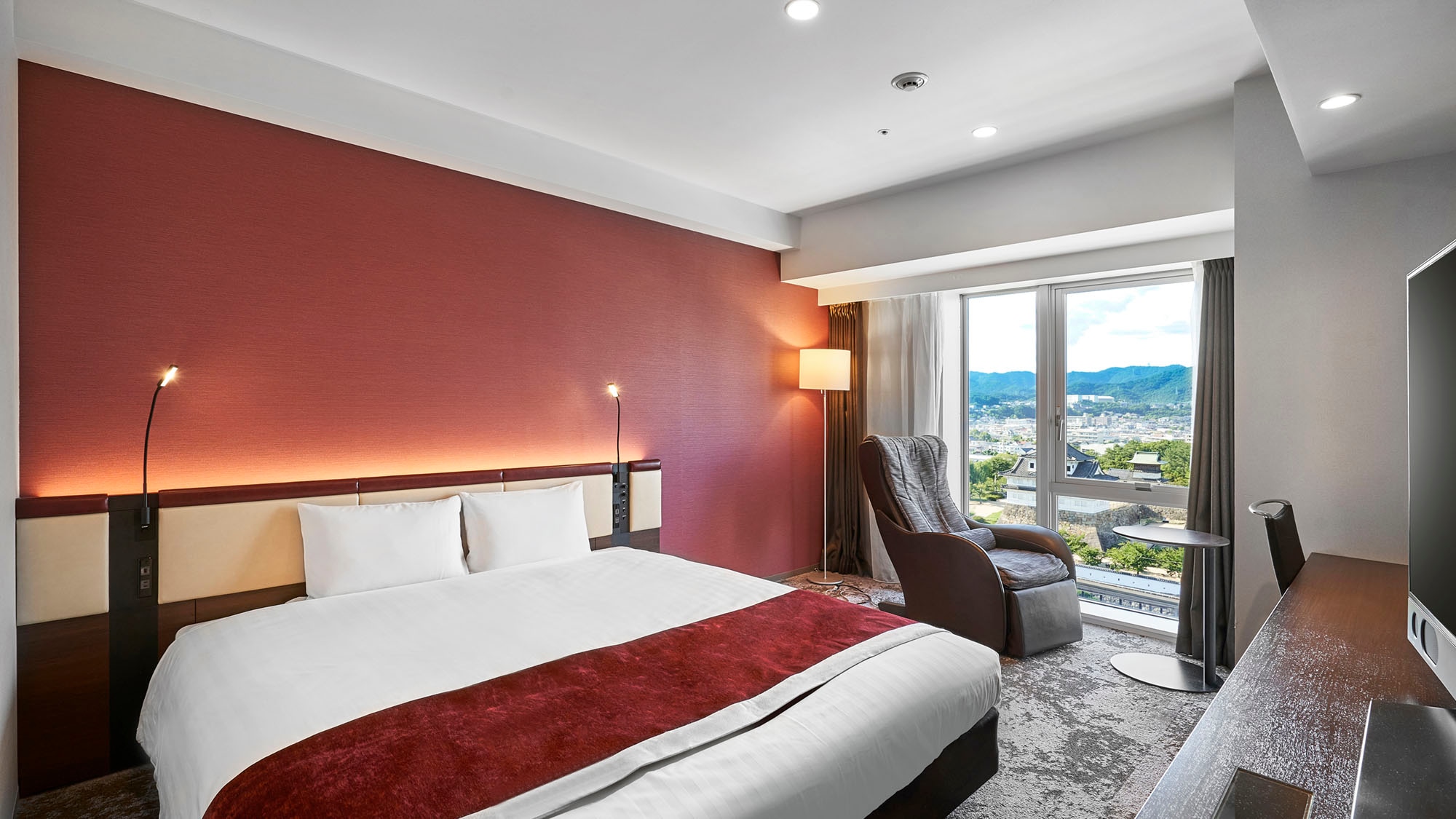 Deluxe King (Room 6)