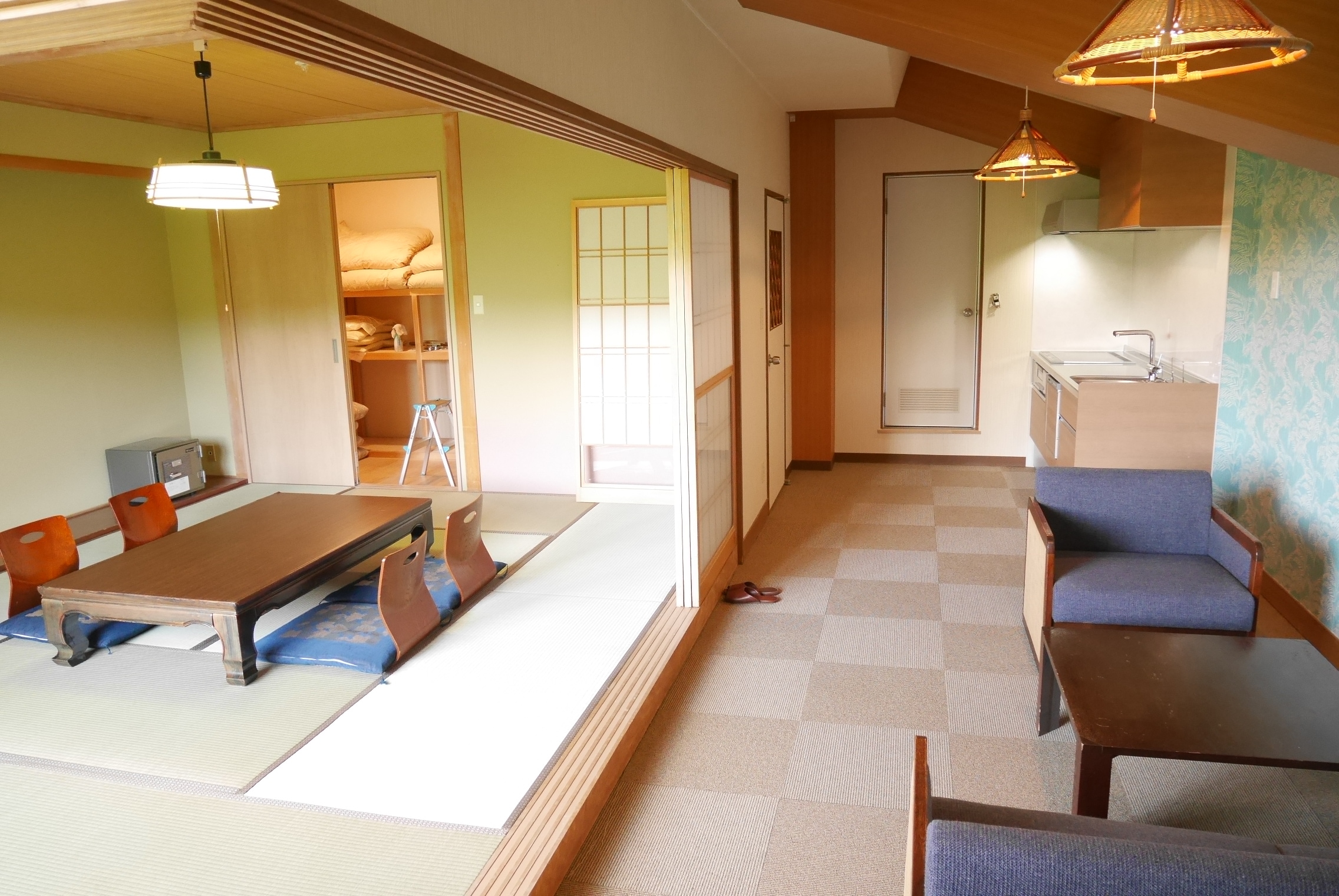 Japanese-style room with kitchen
