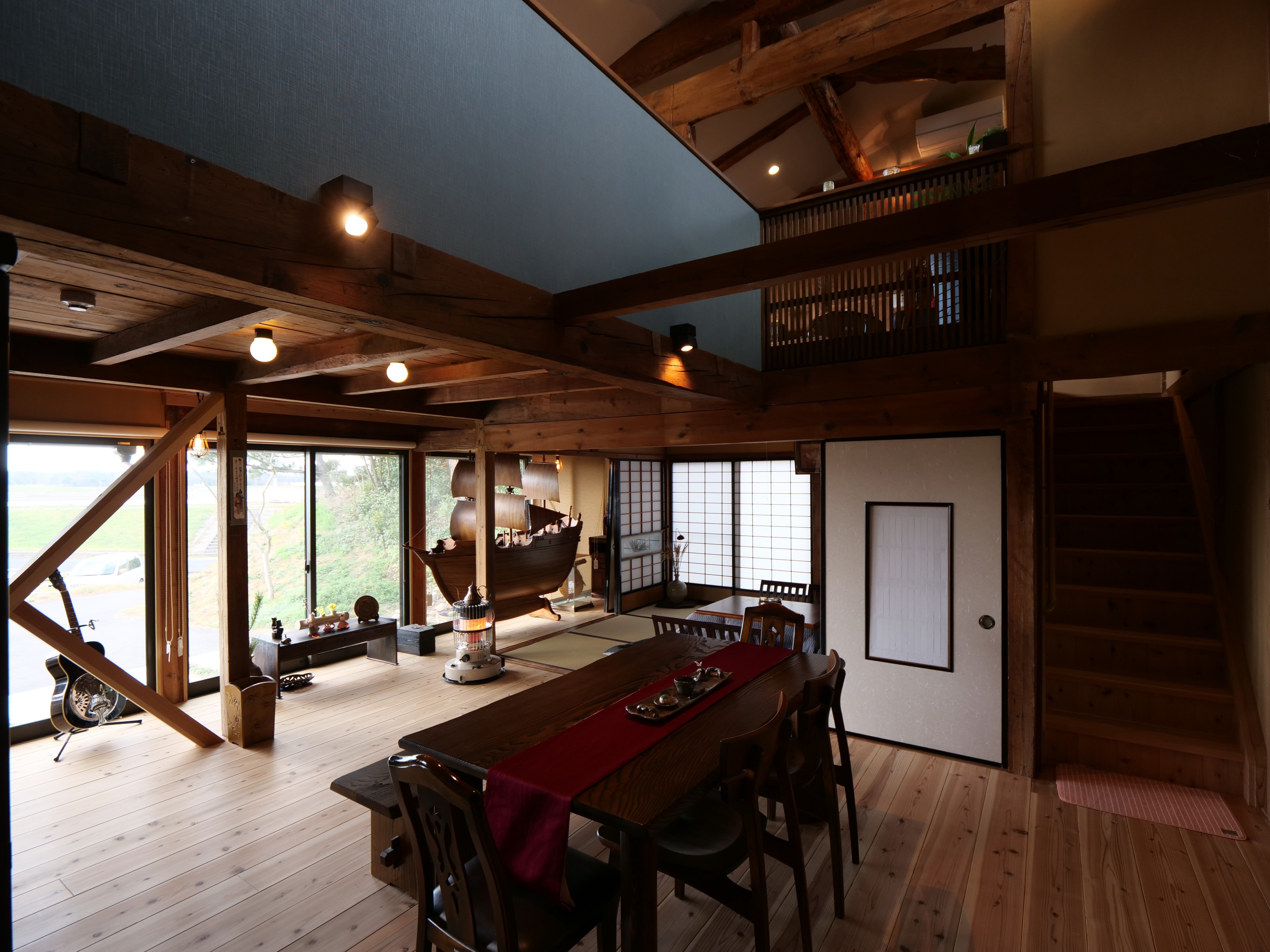 A relaxing space filled with the scent of solid cedar boards