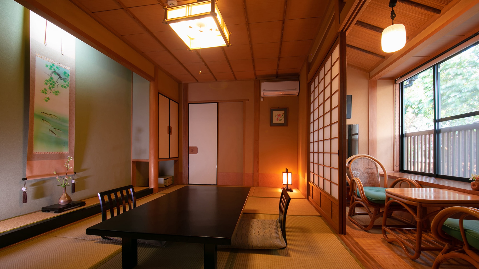 本馆日式房间“山樱间”（8张榻榻米）可容纳2至3人