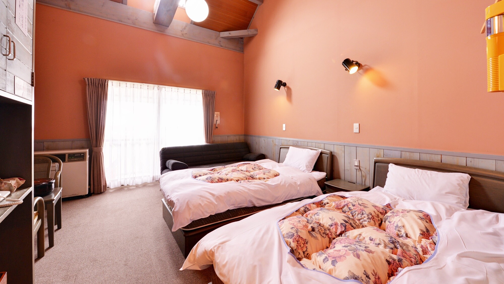 *[Contoh kamar bergaya Barat di Mori no Koryukan] Direnovasi pada April 2013! Kamar dengan tempat tidur kembar yang menghadap Danau Biwa.