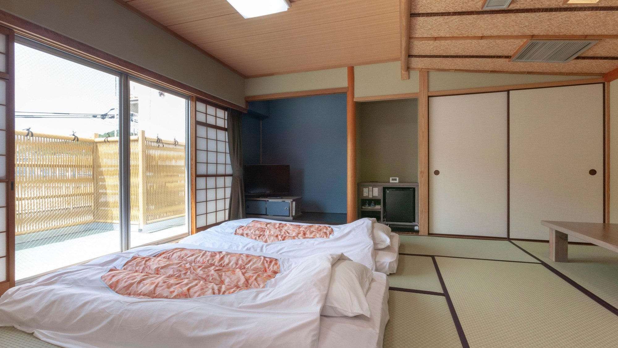 [Senkoji side] Japanese-style room 10 tatami mats (2 to 6 people)