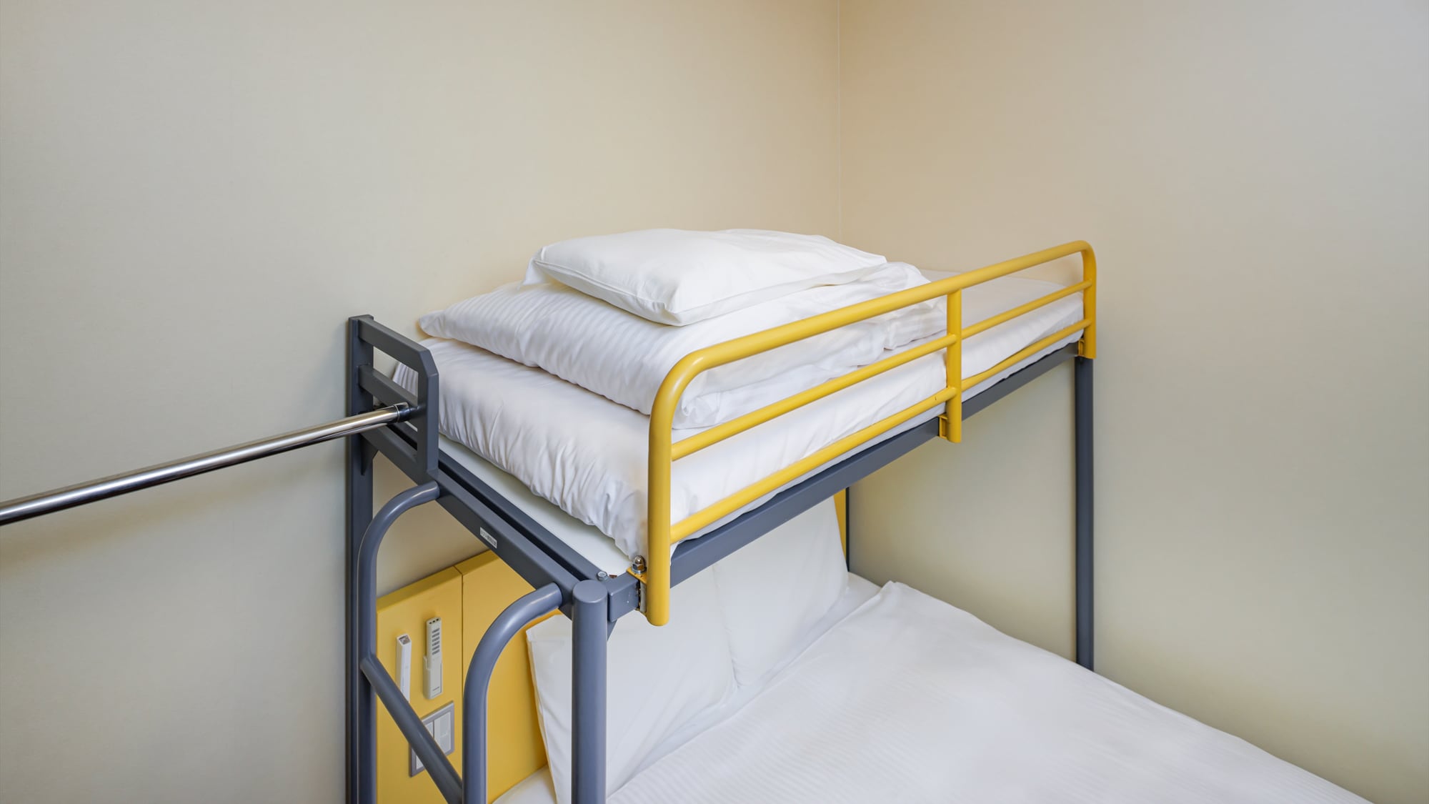 [Double room + loft bed] Image of loft use