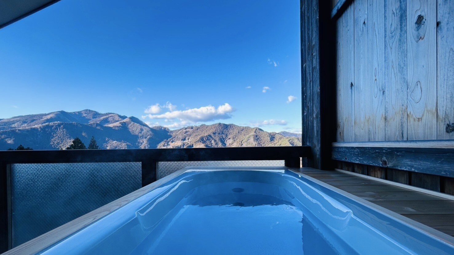 Guest room with open-air bath (image)