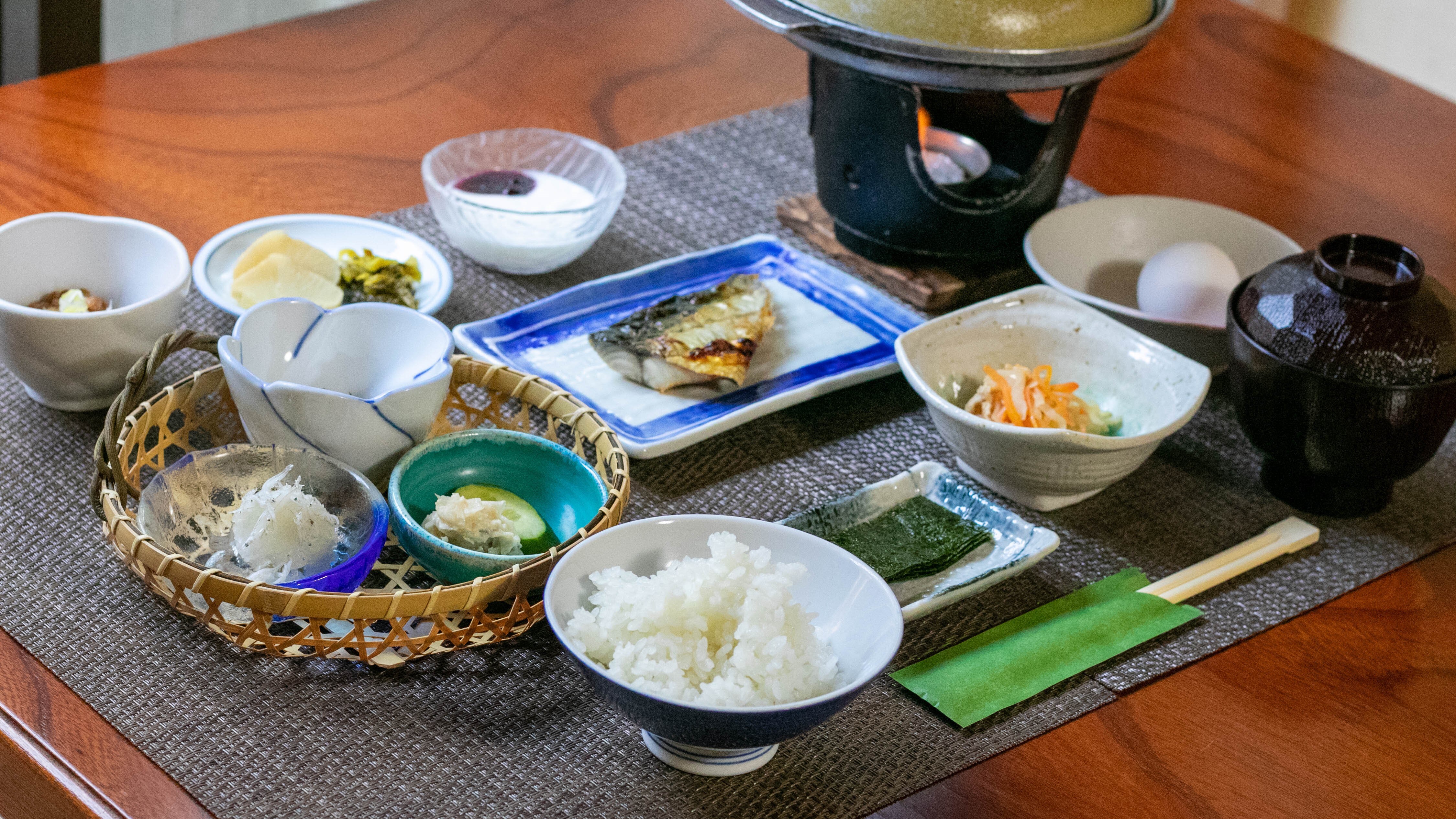 ・日式早餐。您可以随意搭配米饭享用这道菜（照片为示例）