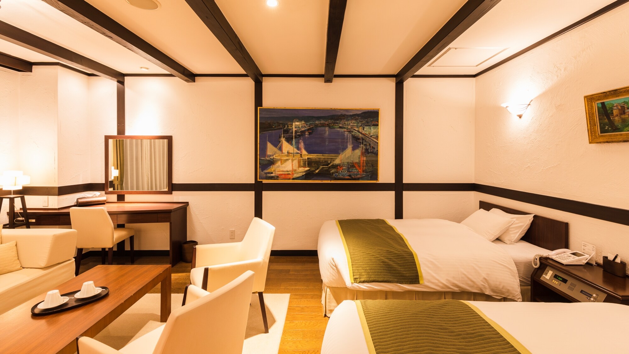 [Junior Suite] Even larger than the Comfort Twin, the bed is equipped with a Simmons bed.