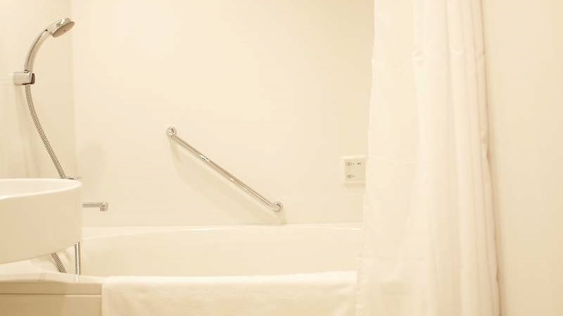 沐浴：在這款可調光的浴缸中放鬆身心