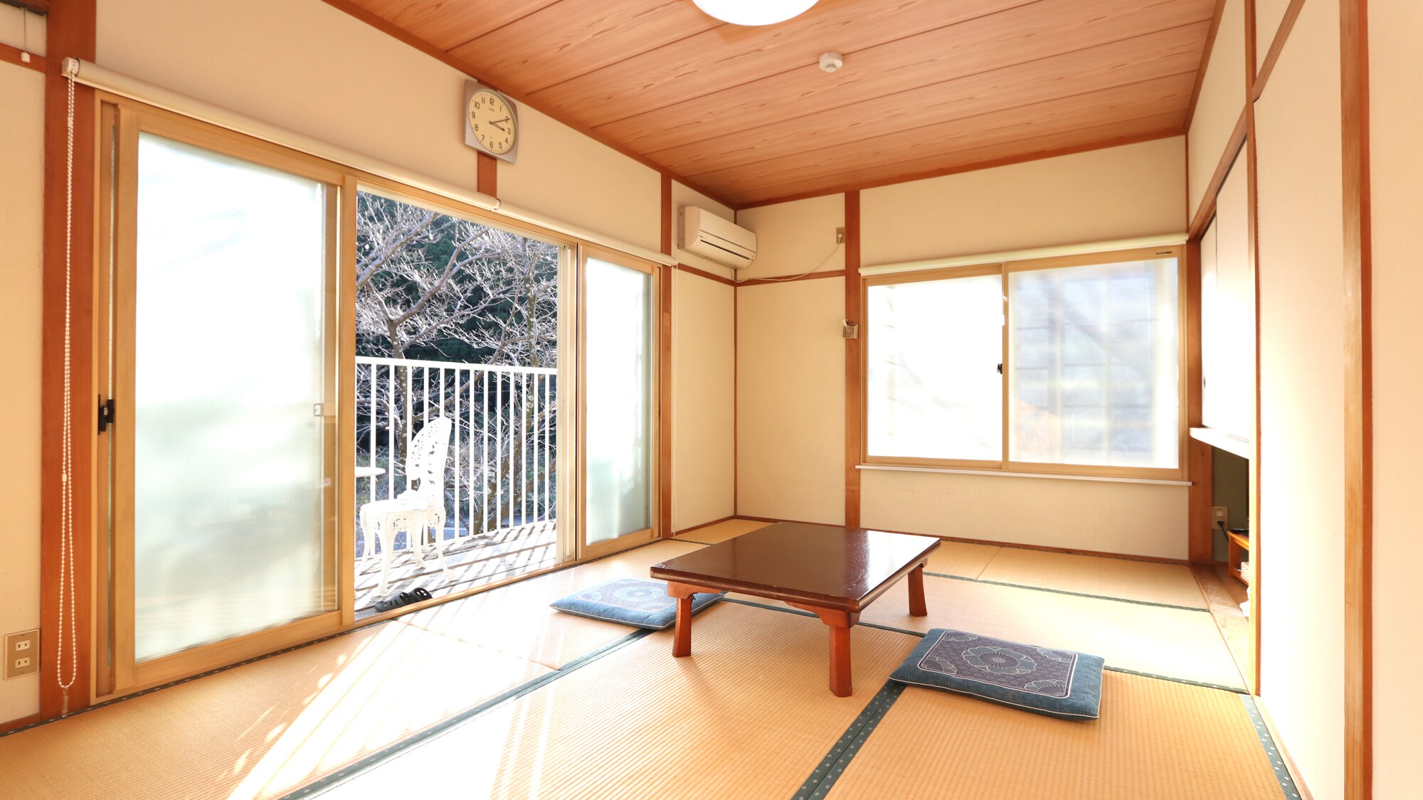 Japanese-style room (7.5 tatami mats)