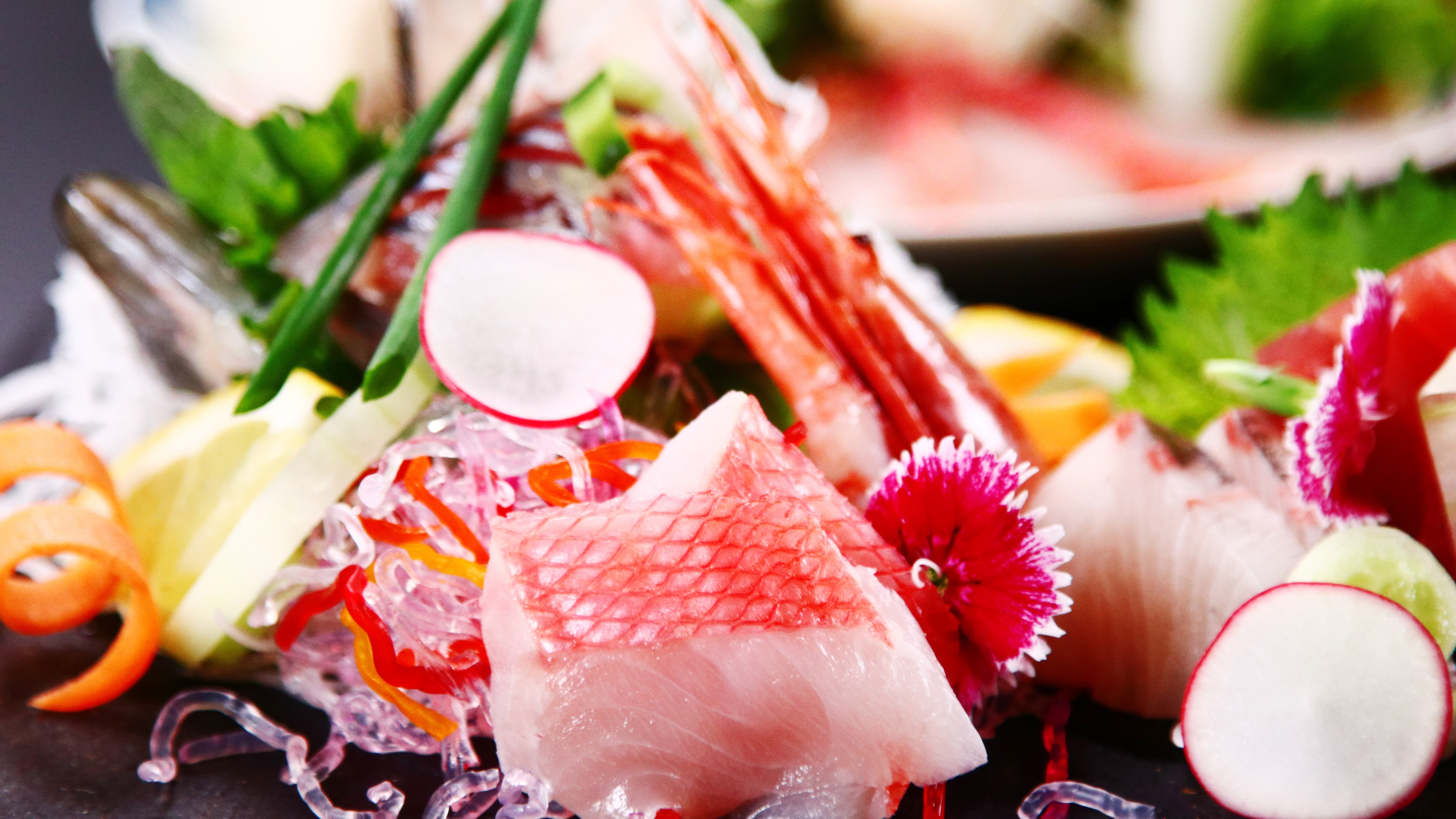 Standard example: Seasonal fish sashimi*